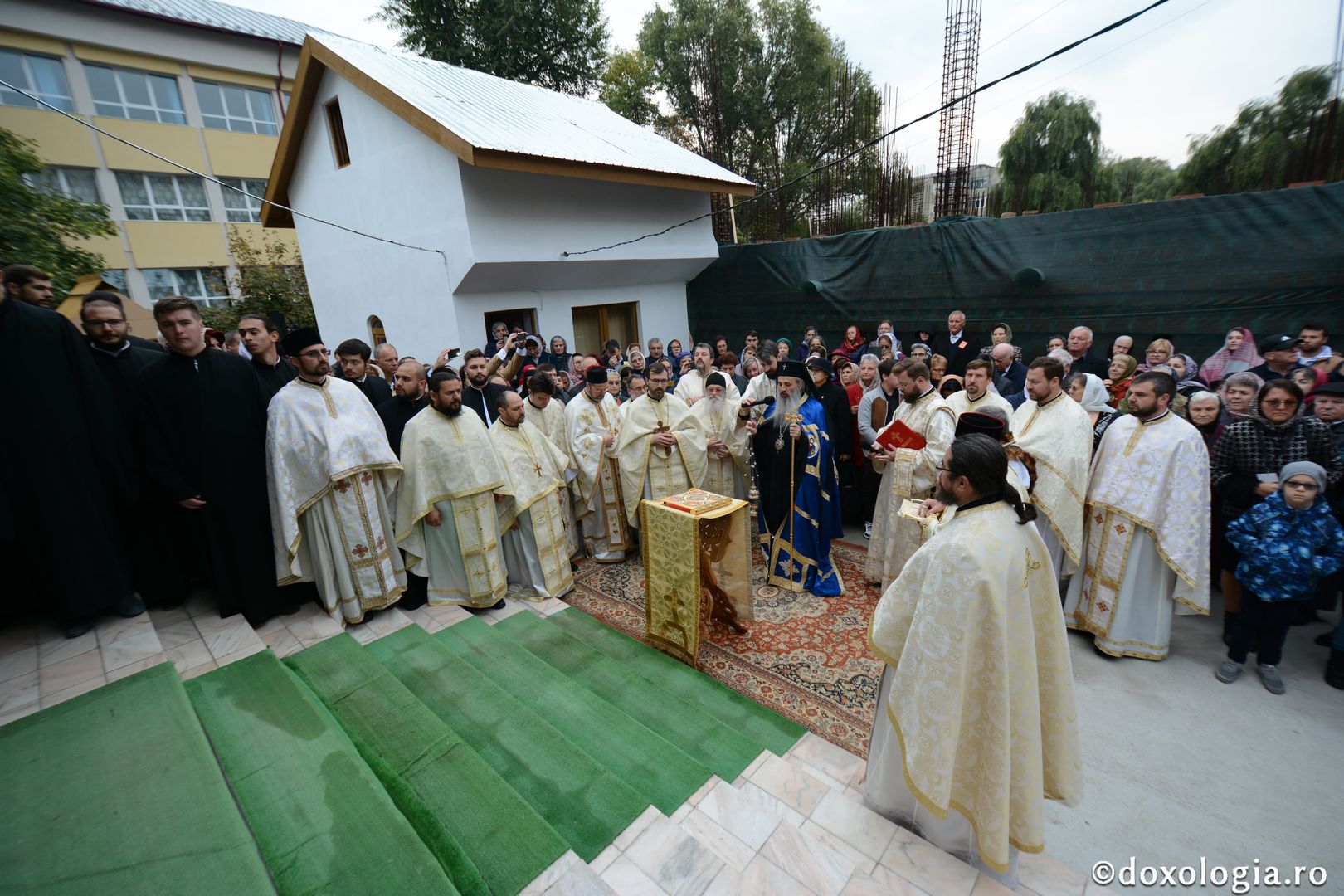 Paraclisul Parohiei „Sfântul Antonie” din Iași a primit veșmântul sfințirii