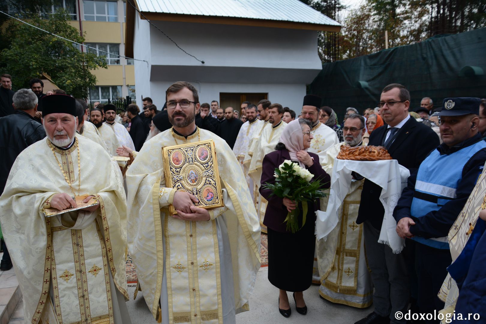 Paraclisul Parohiei „Sfântul Antonie” din Iași a primit veșmântul sfințirii