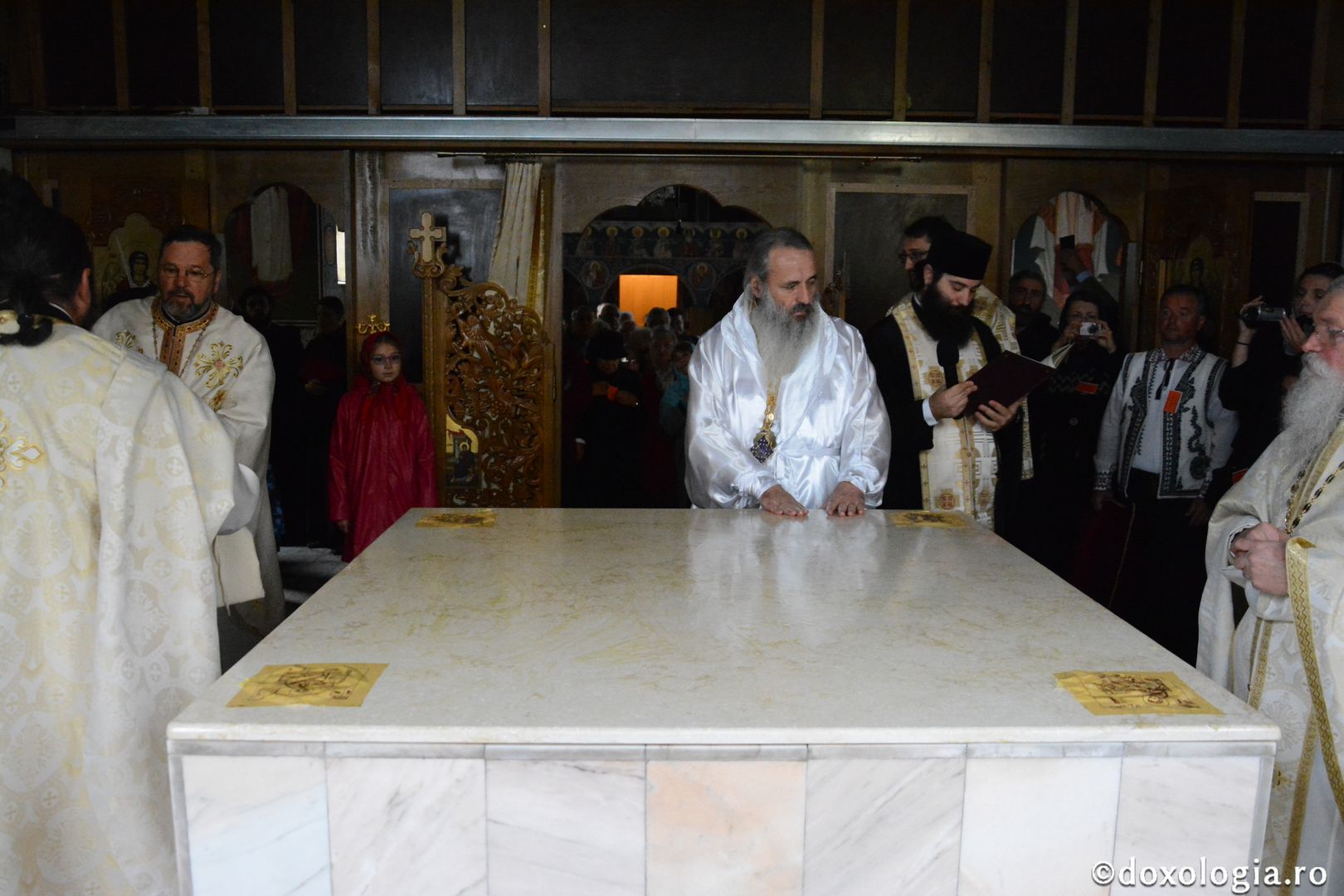 Paraclisul Parohiei „Sfântul Antonie” din Iași a primit veșmântul sfințirii