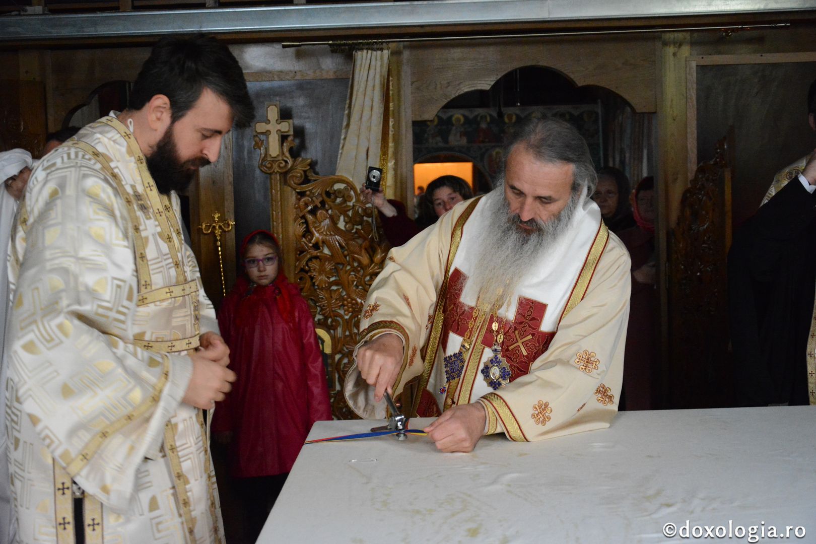 Paraclisul Parohiei „Sfântul Antonie” din Iași a primit veșmântul sfințirii