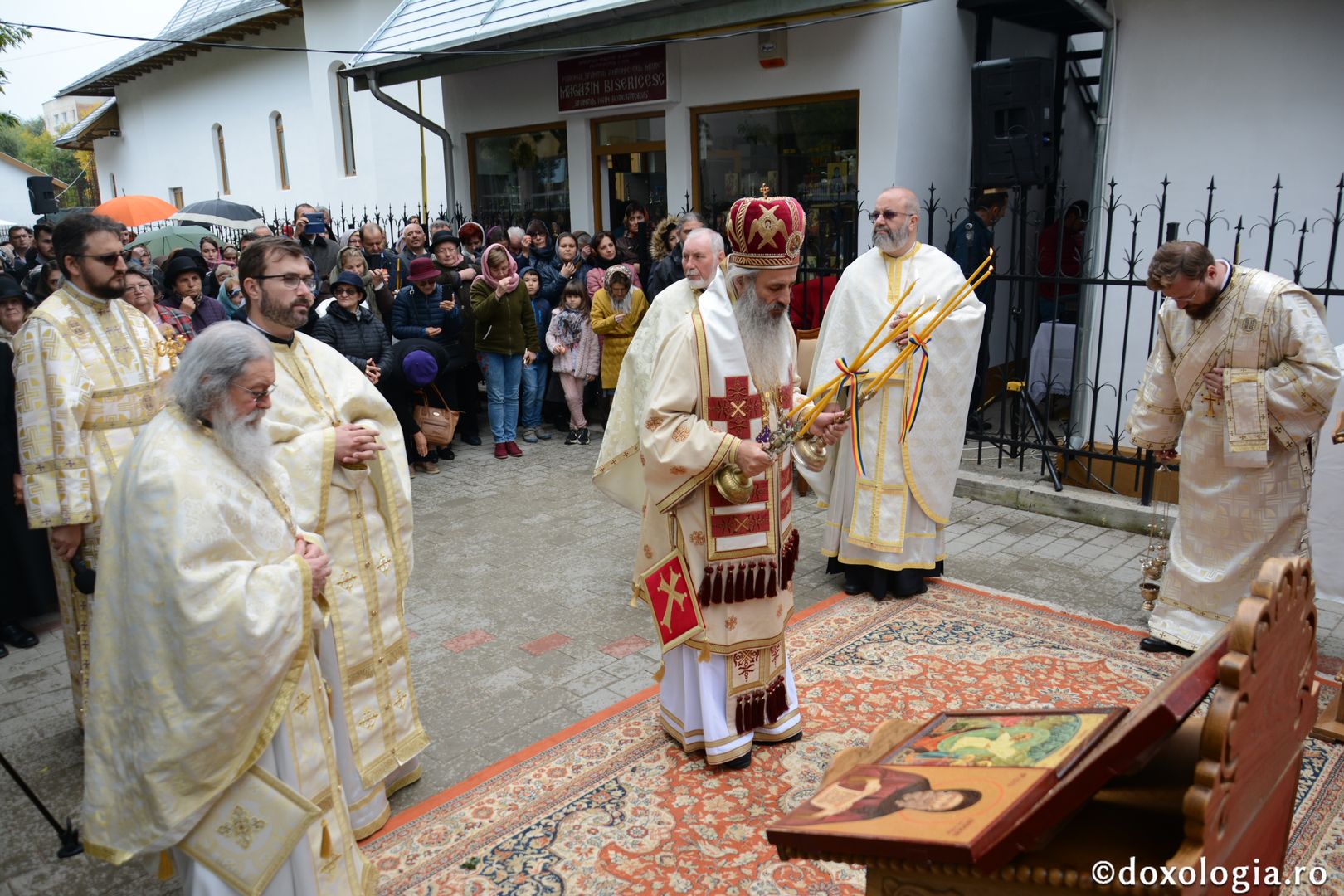 Paraclisul Parohiei „Sfântul Antonie” din Iași a primit veșmântul sfințirii