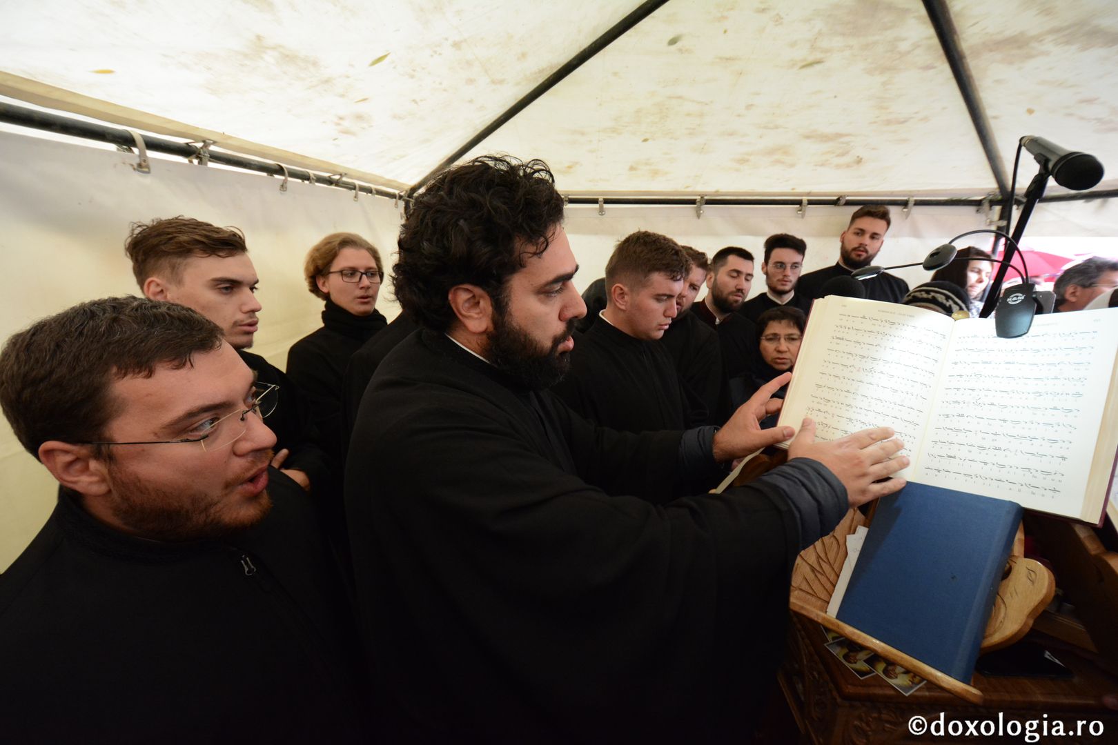 Paraclisul Parohiei „Sfântul Antonie” din Iași a primit veșmântul sfințirii