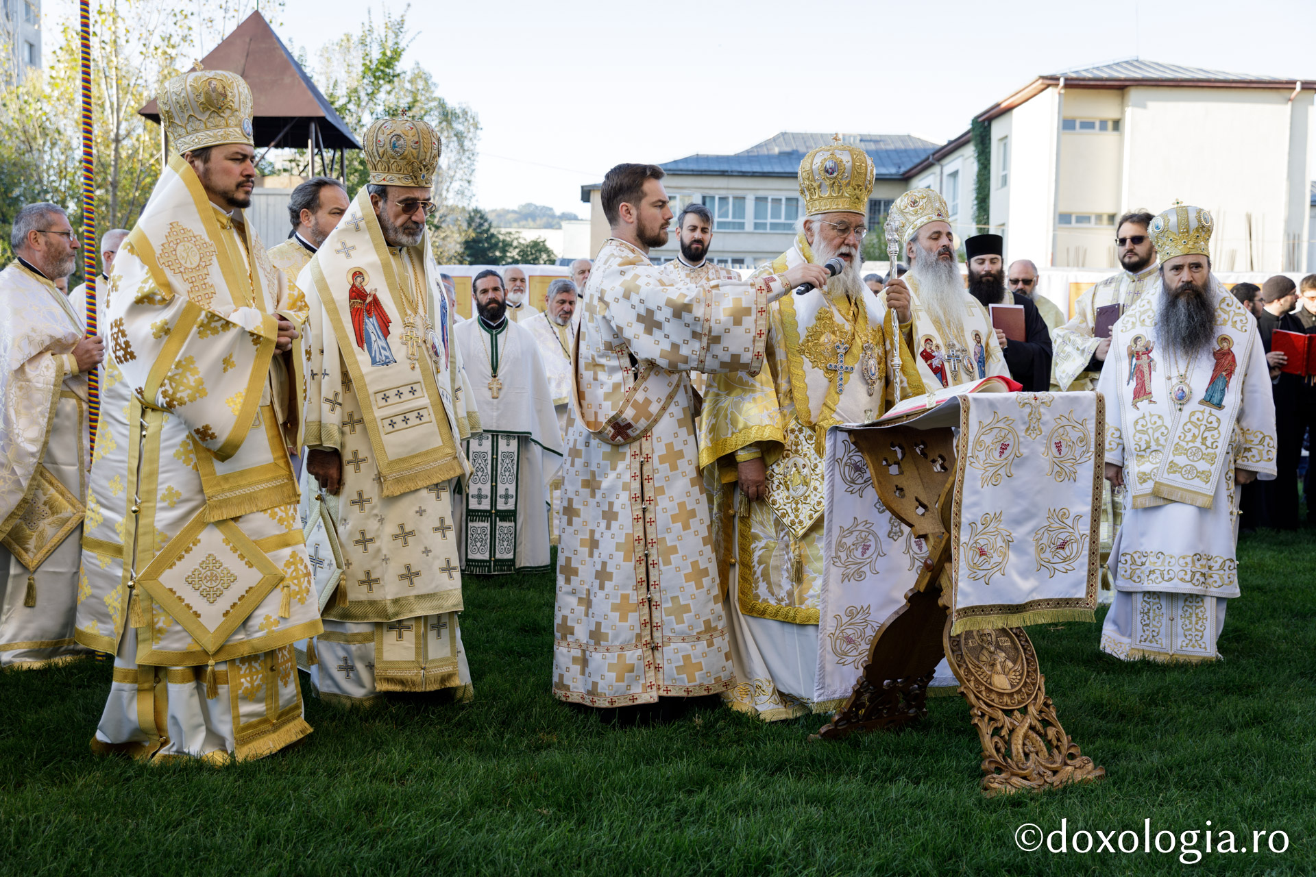 Foto: Oana Nechifor Binecuvântare pentru ieșeni: Biserica „Sfântul Apostol Toma” a fost sfințită