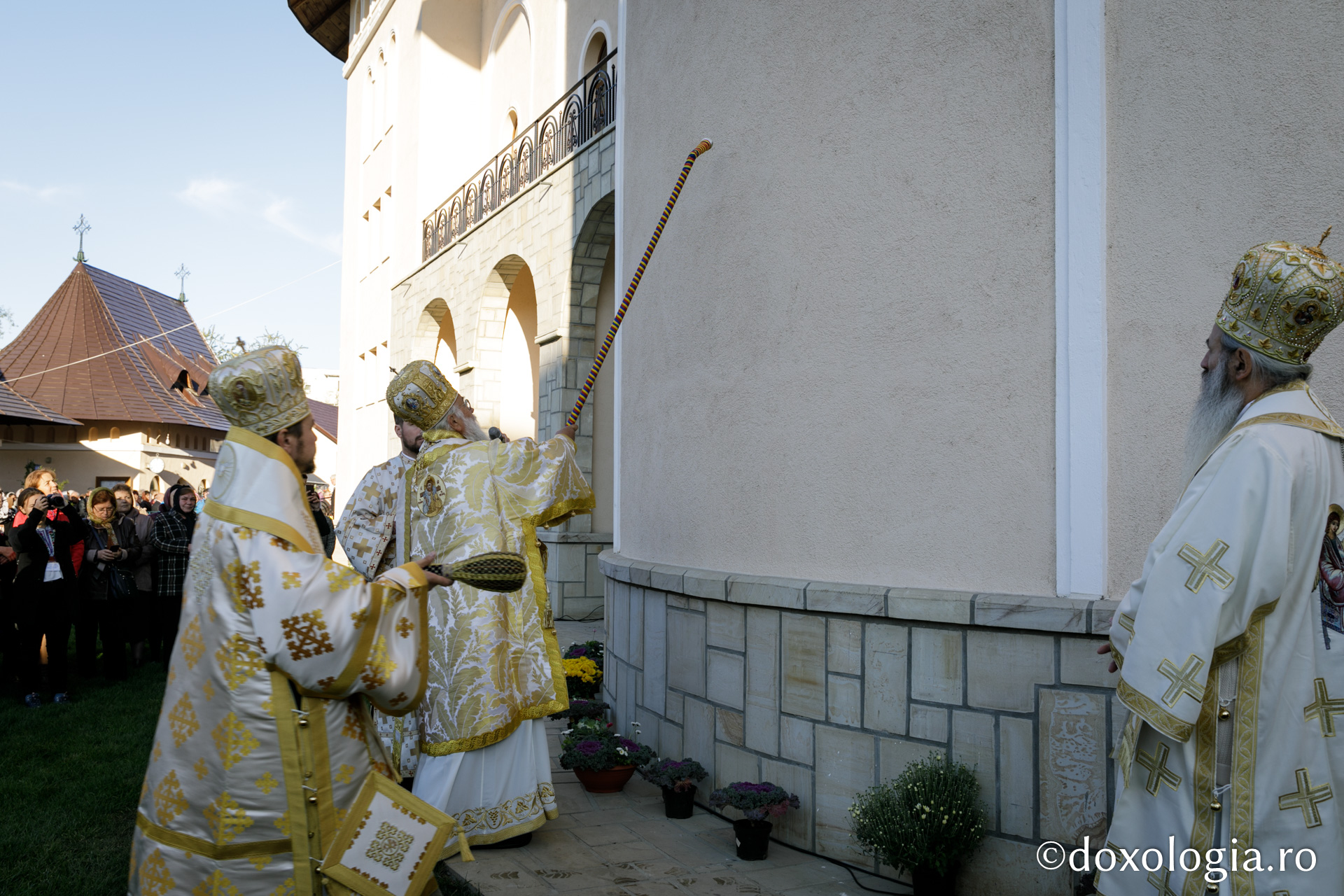 Foto: Oana Nechifor Binecuvântare pentru ieșeni: Biserica „Sfântul Apostol Toma” a fost sfințită