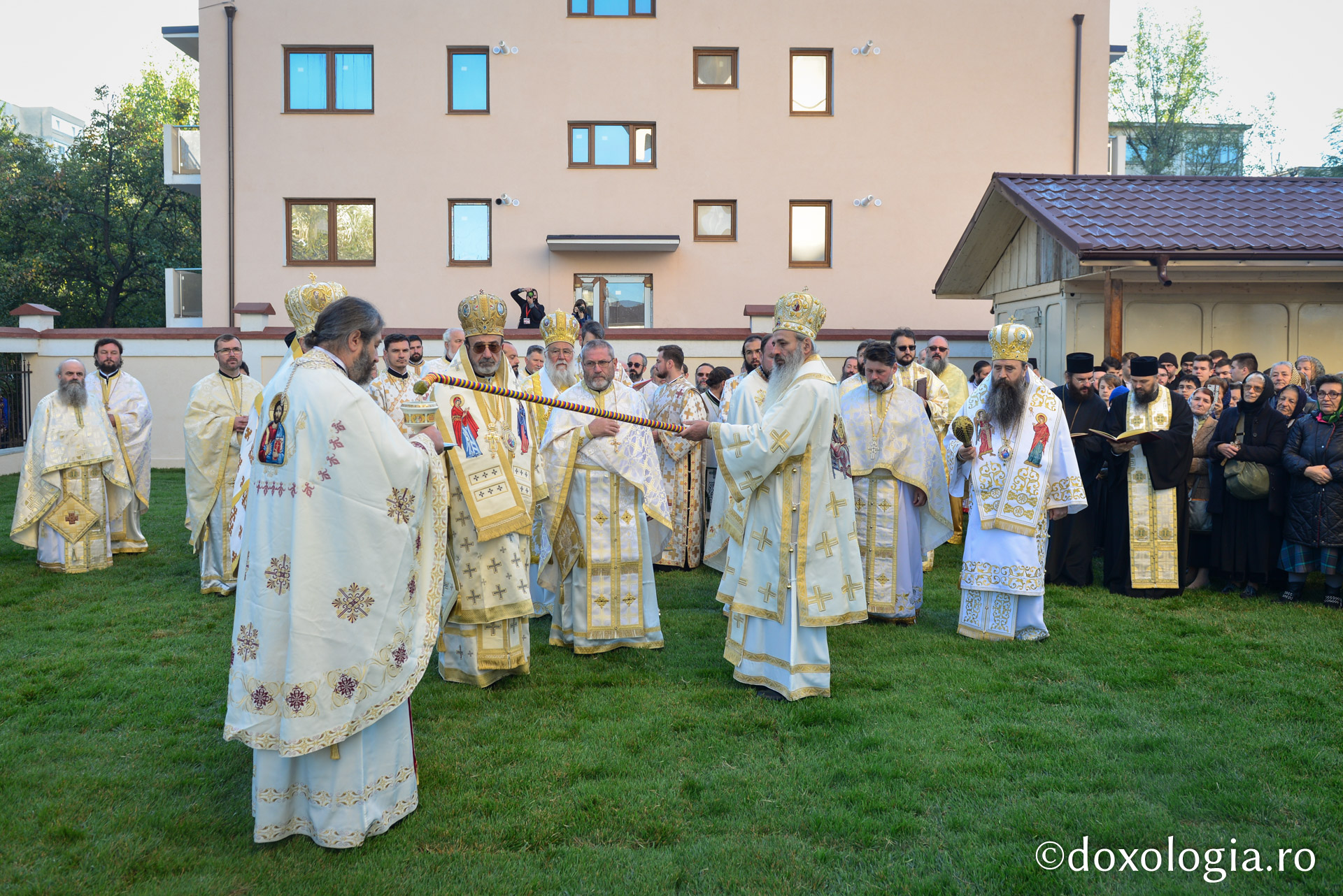 Foto: Lucian Ducan Binecuvântare pentru ieșeni: Biserica „Sfântul Apostol Toma” a fost sfințită