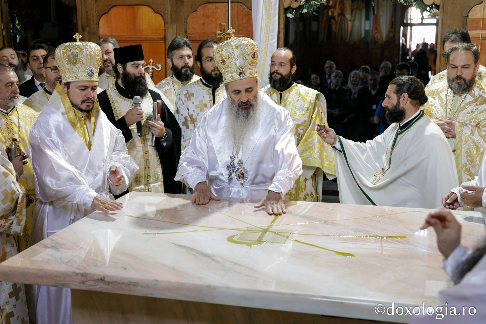 Foto: Bogdan Zamfirescu Binecuvântare pentru ieșeni: Biserica „Sfântul Apostol Toma” a fost sfințită