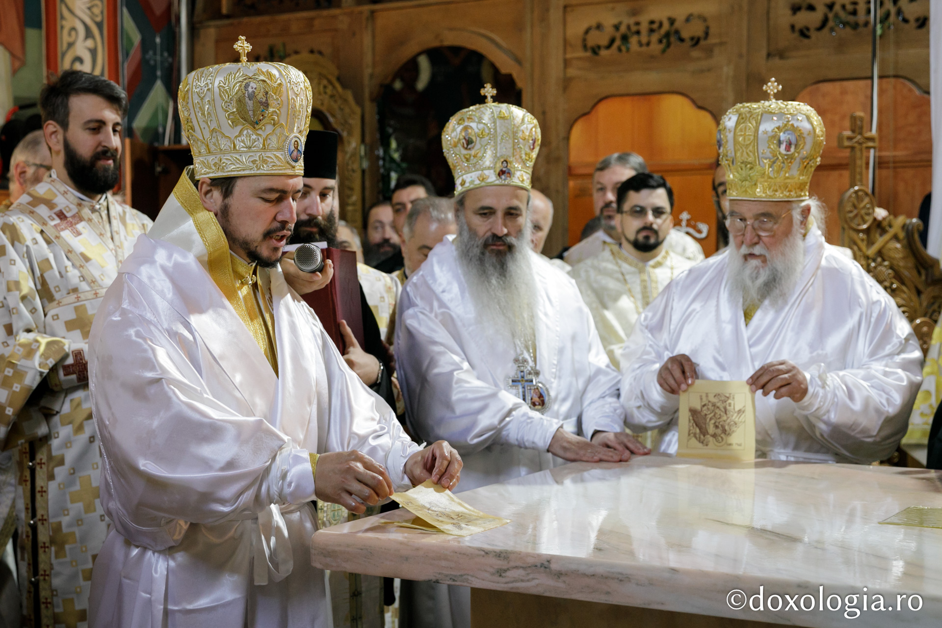 Foto: Bogdan Zamfirescu Binecuvântare pentru ieșeni: Biserica „Sfântul Apostol Toma” a fost sfințită