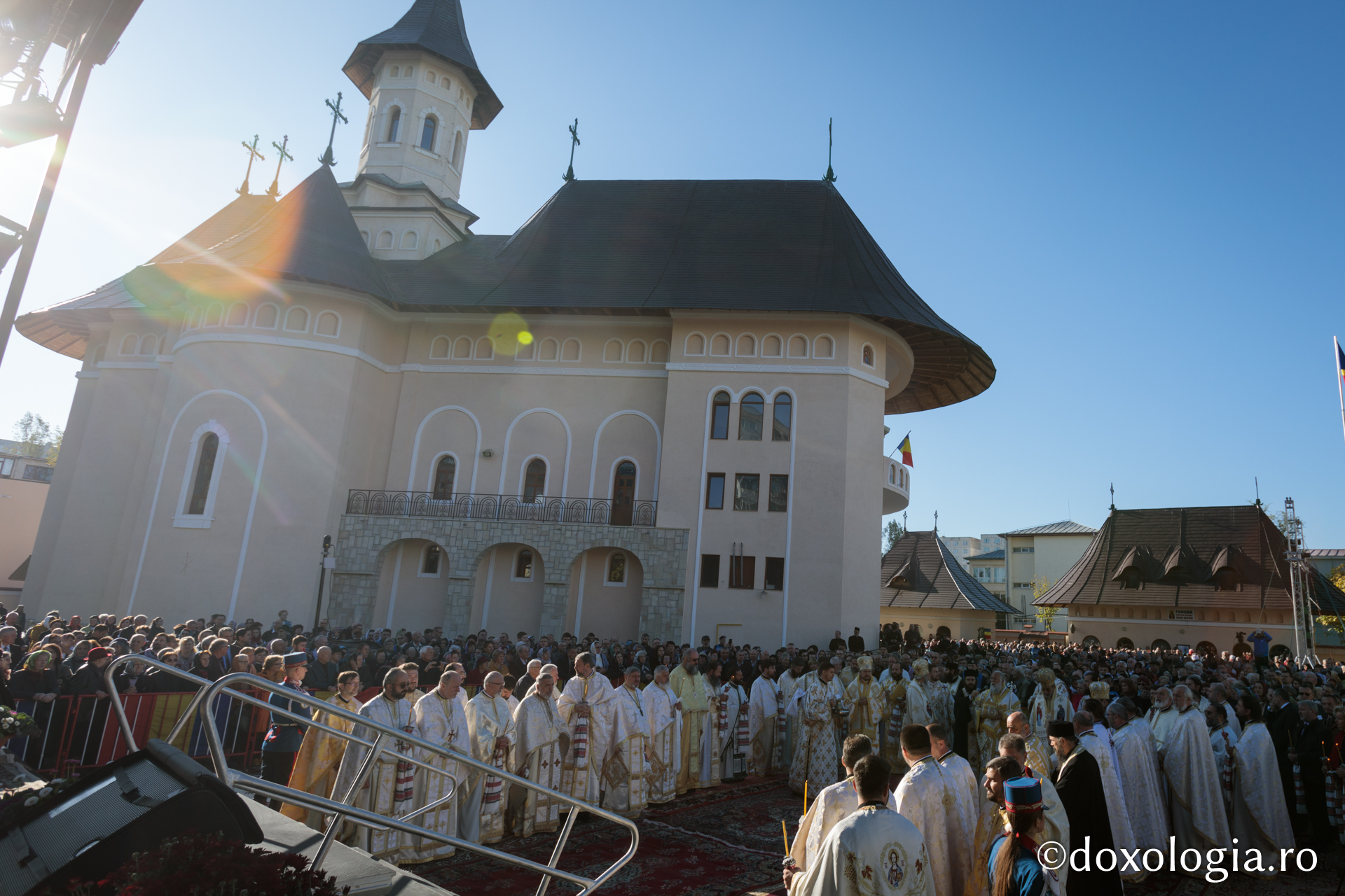 Foto: Oana Nechifor Binecuvântare pentru ieșeni: Biserica „Sfântul Apostol Toma” a fost sfințită