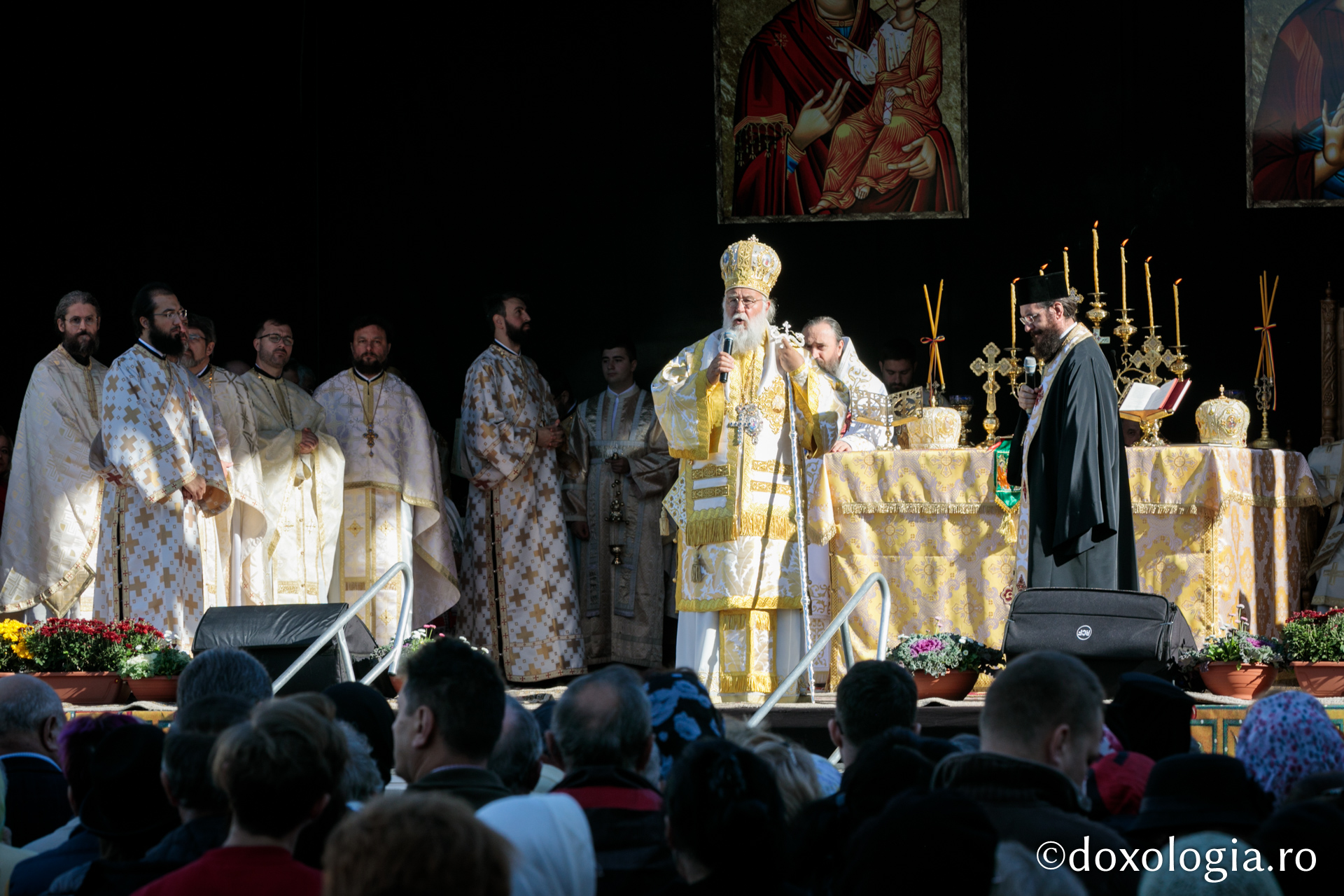 Foto: Oana Nechifor Binecuvântare pentru ieșeni: Biserica „Sfântul Apostol Toma” a fost sfințită