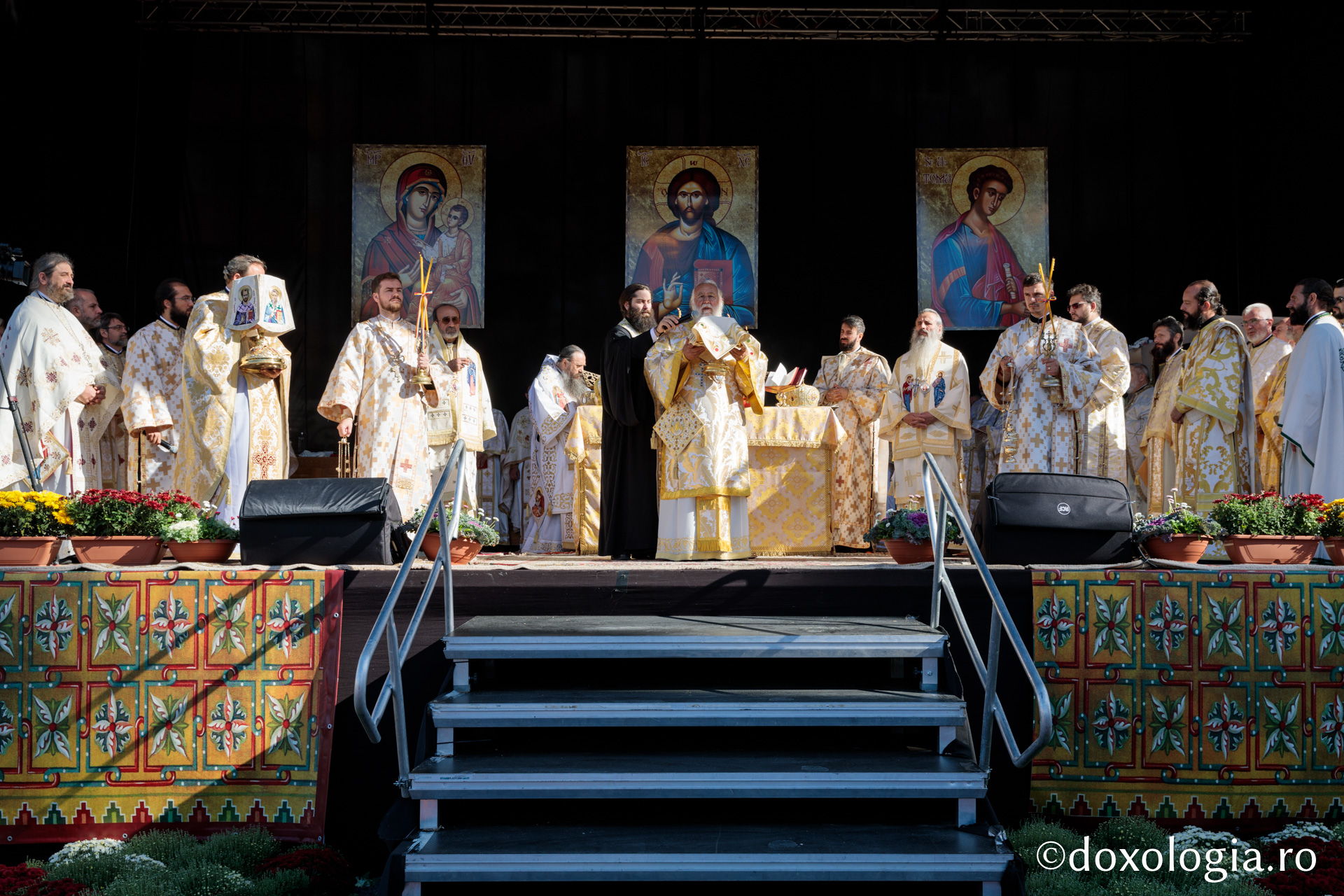 Foto: Oana Nechifor Binecuvântare pentru ieșeni: Biserica „Sfântul Apostol Toma” a fost sfințită