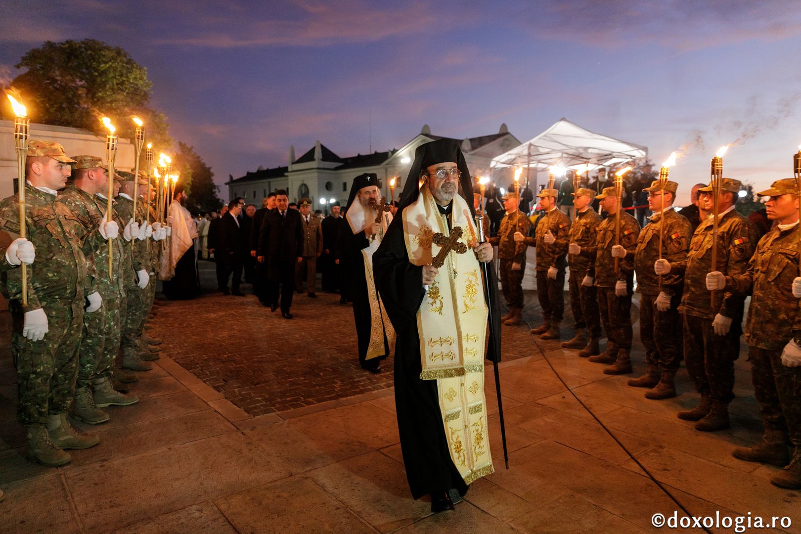 foto: pr. Silviu Cluci Hramul Sfintei Parascheva: Toată suflarea în duh de rugăciune la „Calea Sfinților”
