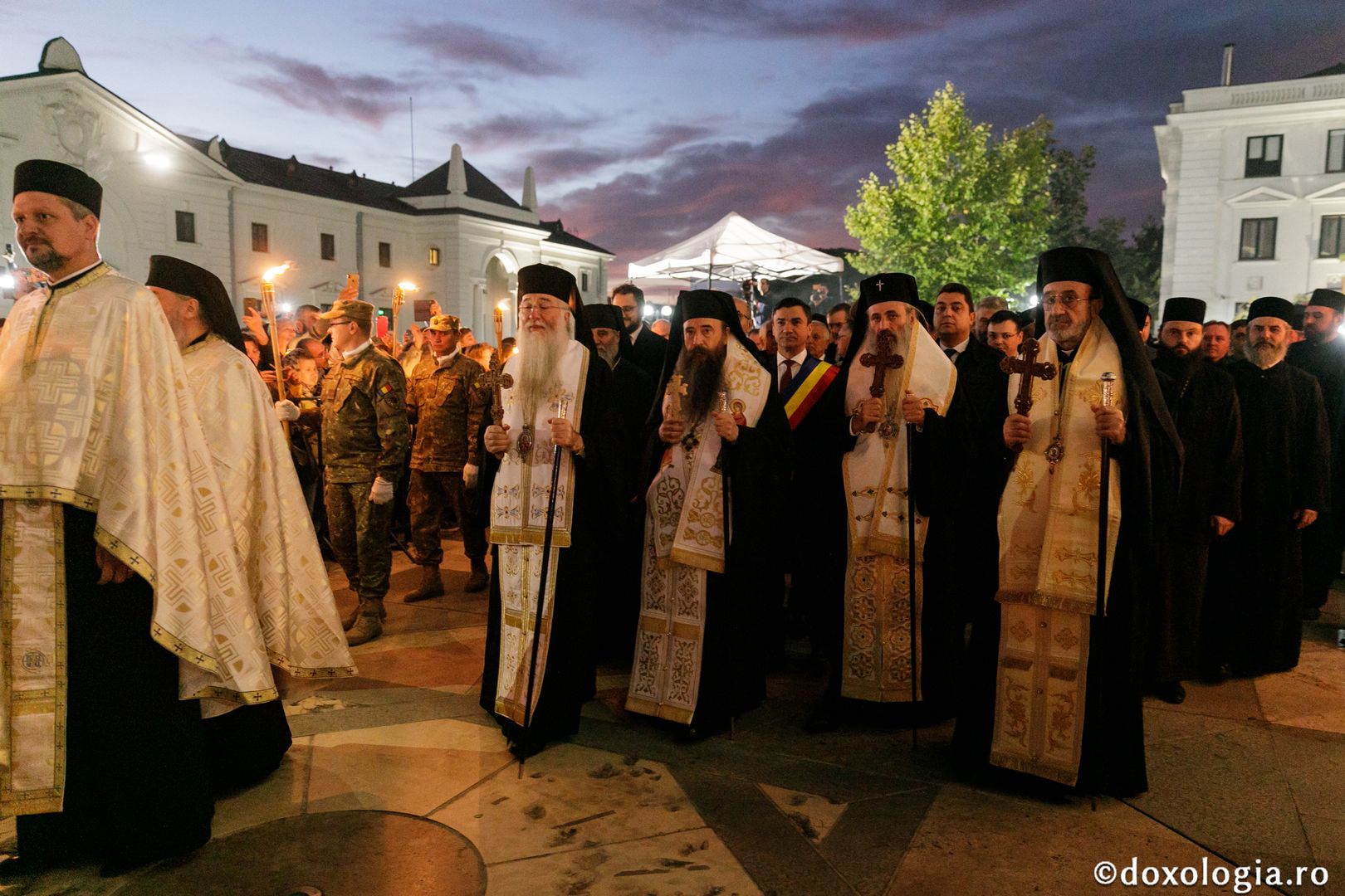 foto: pr. Silviu Cluci Hramul Sfintei Parascheva: Toată suflarea în duh de rugăciune la „Calea Sfinților”