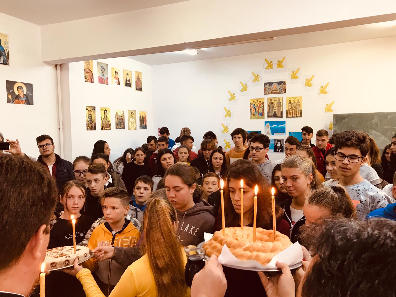 Sfântul Apostol Iacob, serbat într-un liceu din judeţul Bacău Sfântul Apostol Iacob, serbat într-un liceu din judeţul Bacău