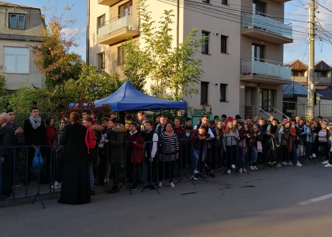 Pelerinajul la Sfânta Parascheva - școala răbdării și a credinței jertfitoare