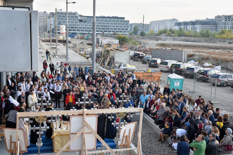 PS Macarie a sfințit crucile noii biserici românești din Viena