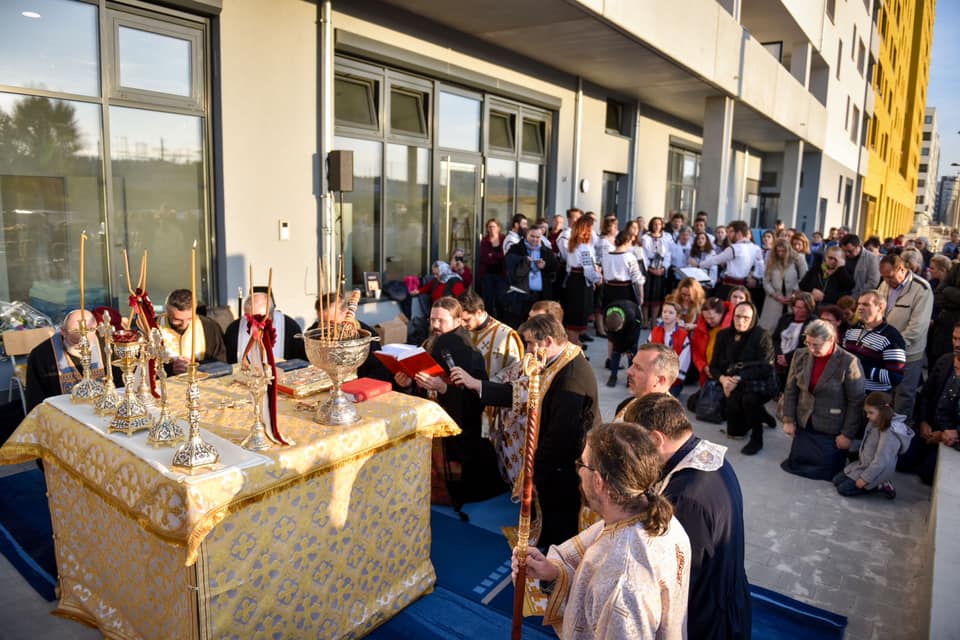 PS Macarie a sfințit crucile noii biserici românești din Viena