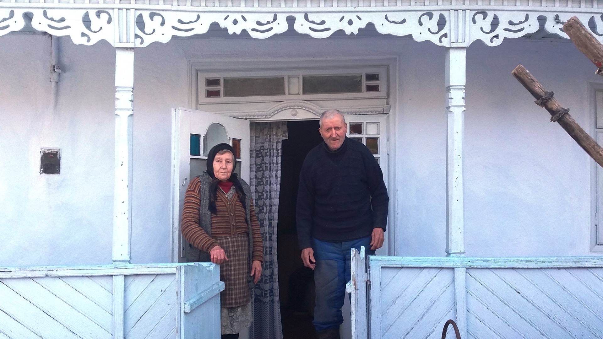 Acasă la moșii Ion și Viorica Talpău din Vorovești