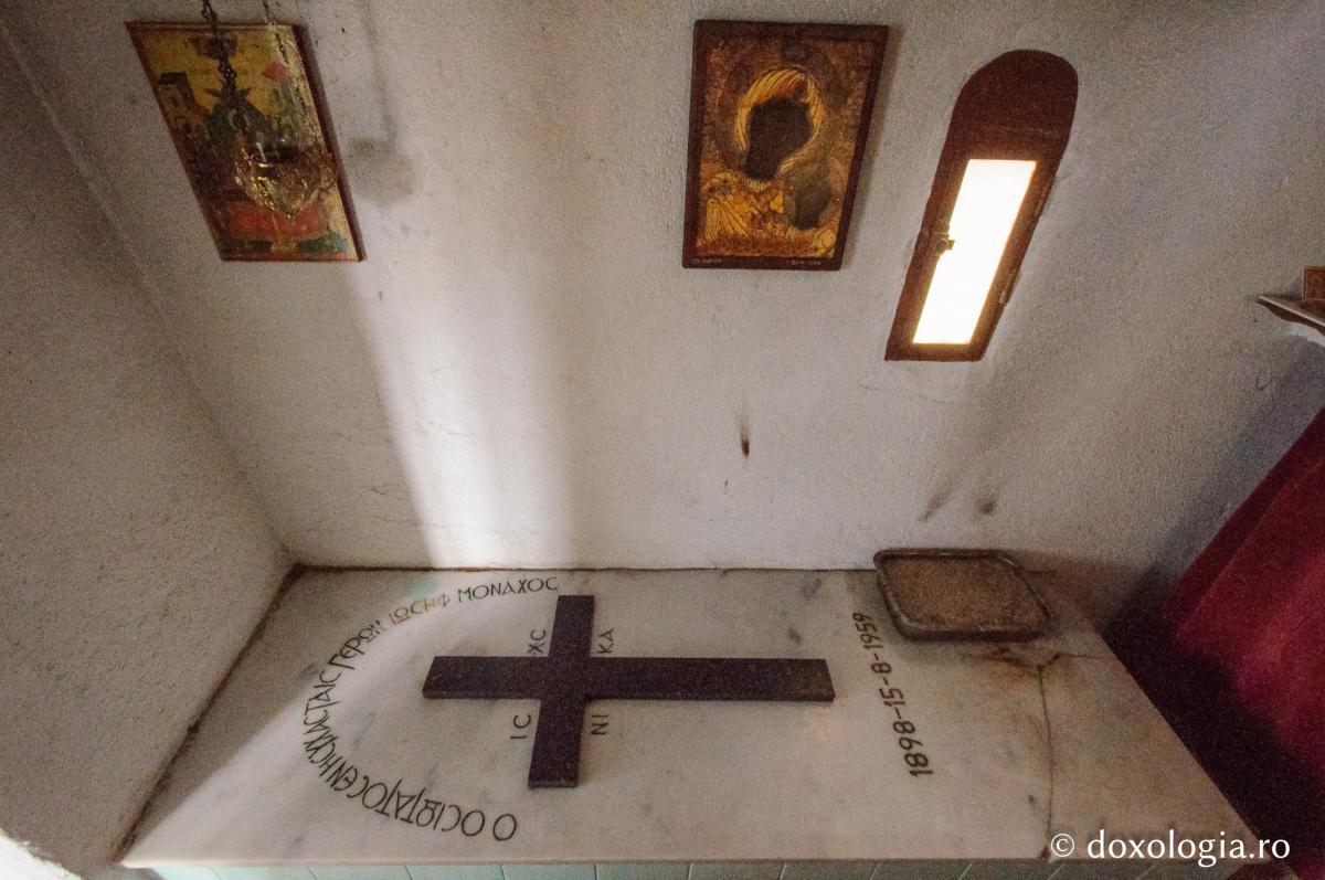 Mormântului lui Gheron Iosif Isihastul