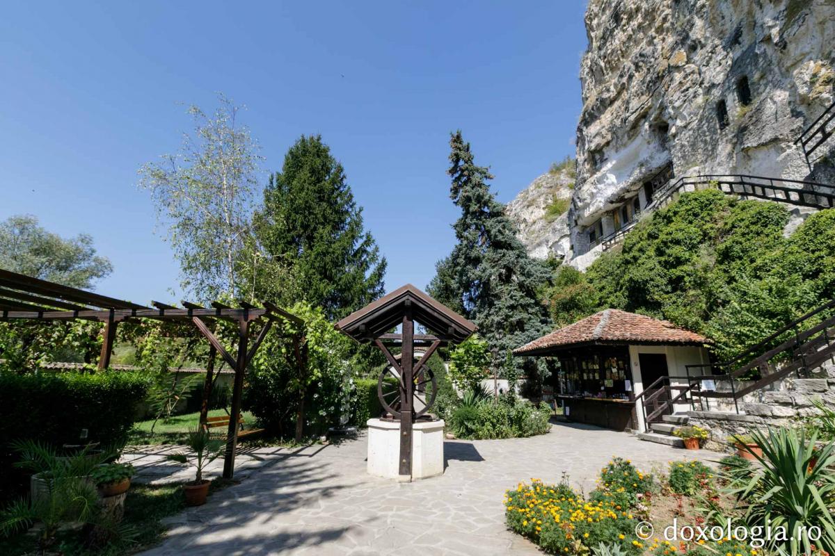 Mănăstirea Basarabov / Foto: pr. Silviu Cluci Mănăstirea „Sfântul Dimitrie cel Nou” – Basarabov, Bulgaria