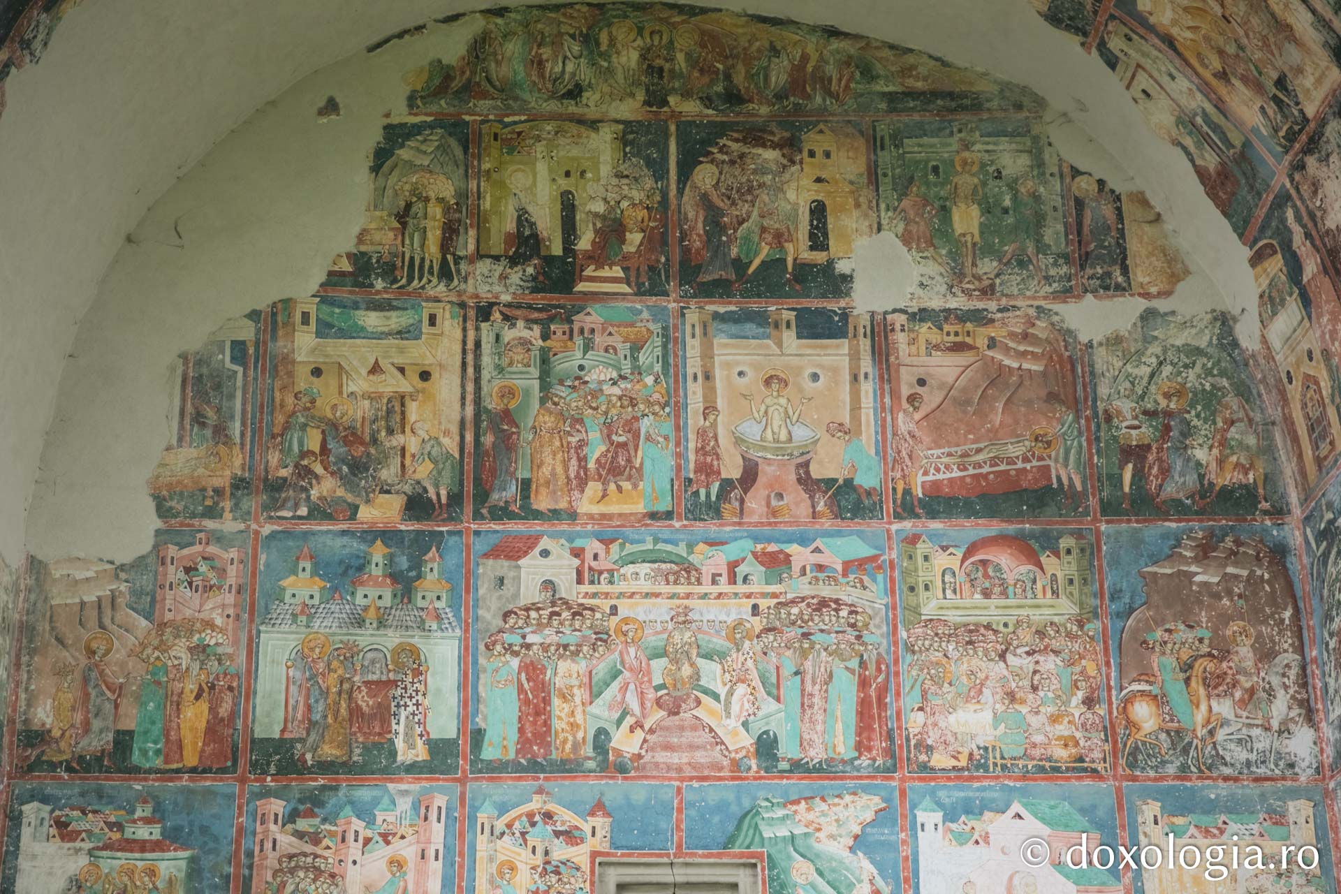 Mucenicia Sfântului Gheorghe – Reprezentare iconografică pe peretele exterior de vest al bisericii Arbore / Foto: Pr. Silviu Cluci Mucenicia Sfântului Gheorghe