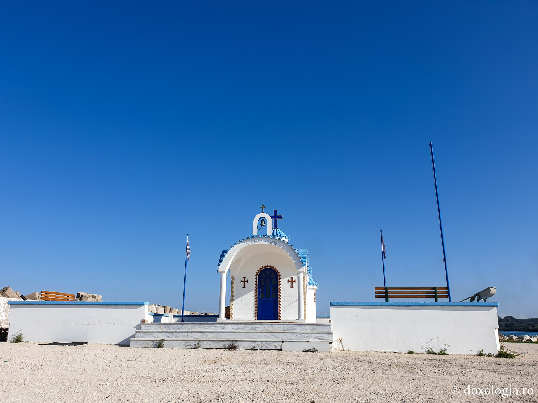 (Foto) Bisericuța Sfântului Nicolae din portul Killini, Grecia