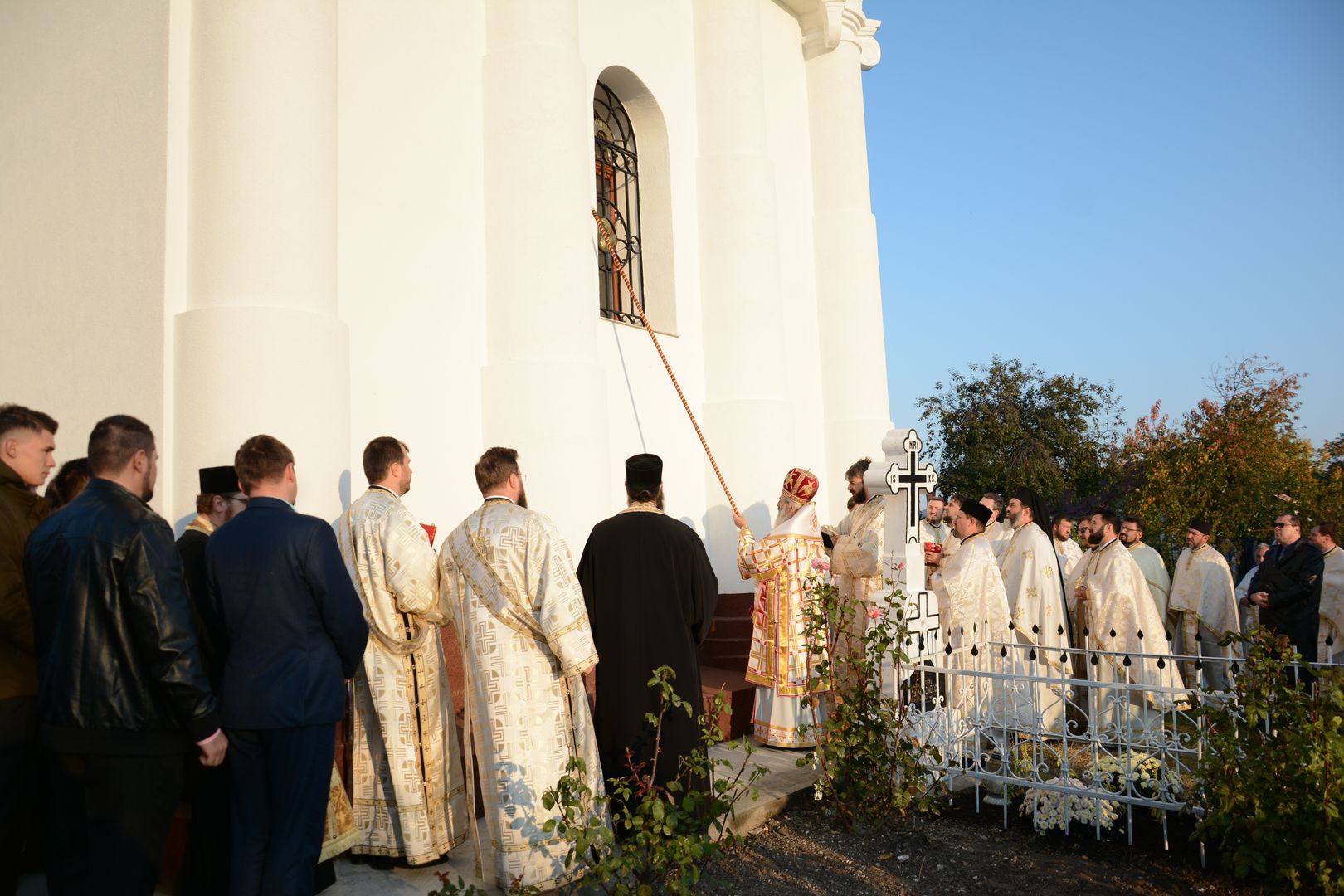 foto: Flavius Popa Biserica din Brăești închinată Sfintei Parascheva a fost resfințită