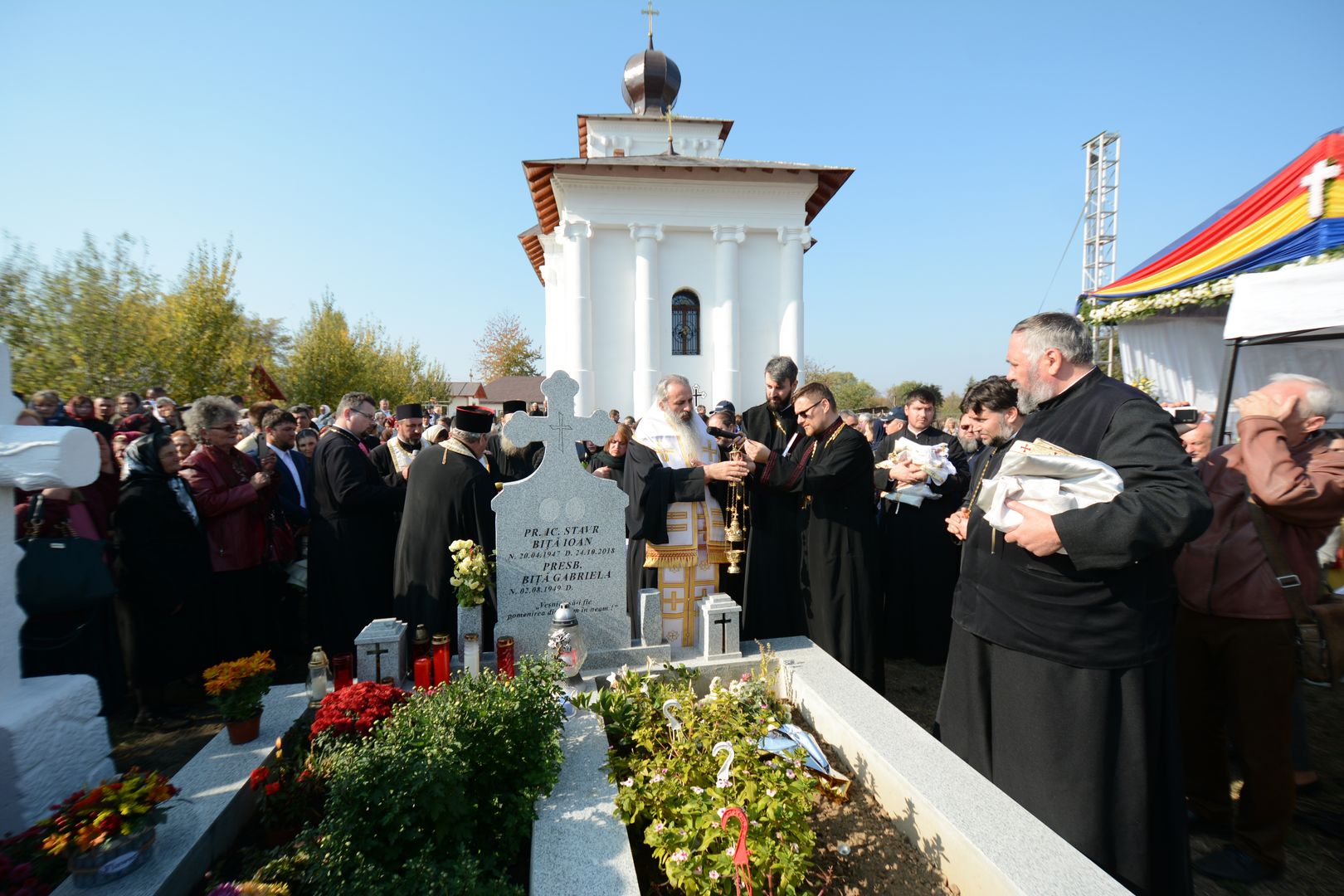 foto: Flavius Popa Biserica din Brăești închinată Sfintei Parascheva a fost resfințită