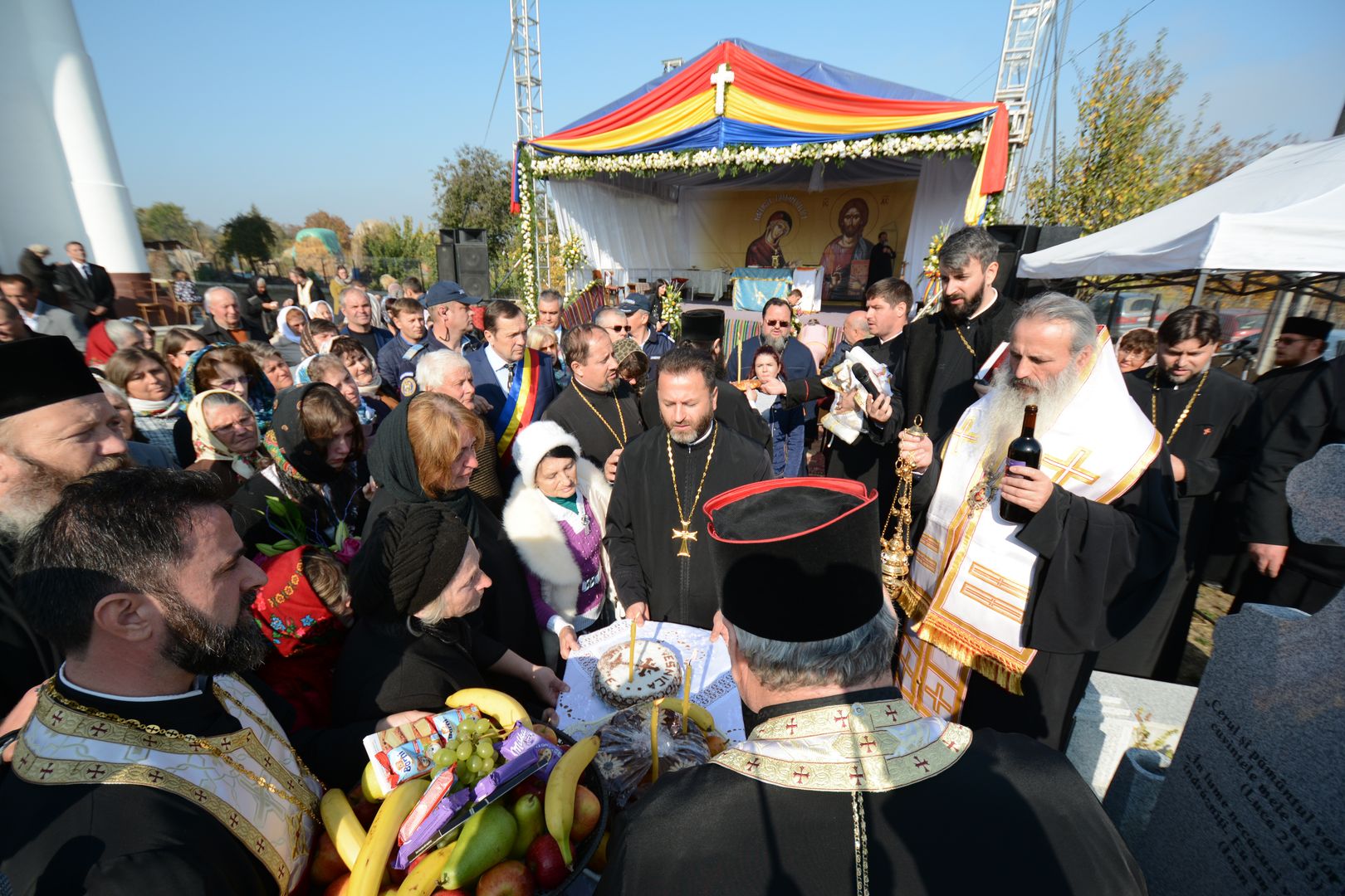 foto: Flavius Popa Biserica din Brăești închinată Sfintei Parascheva a fost resfințită
