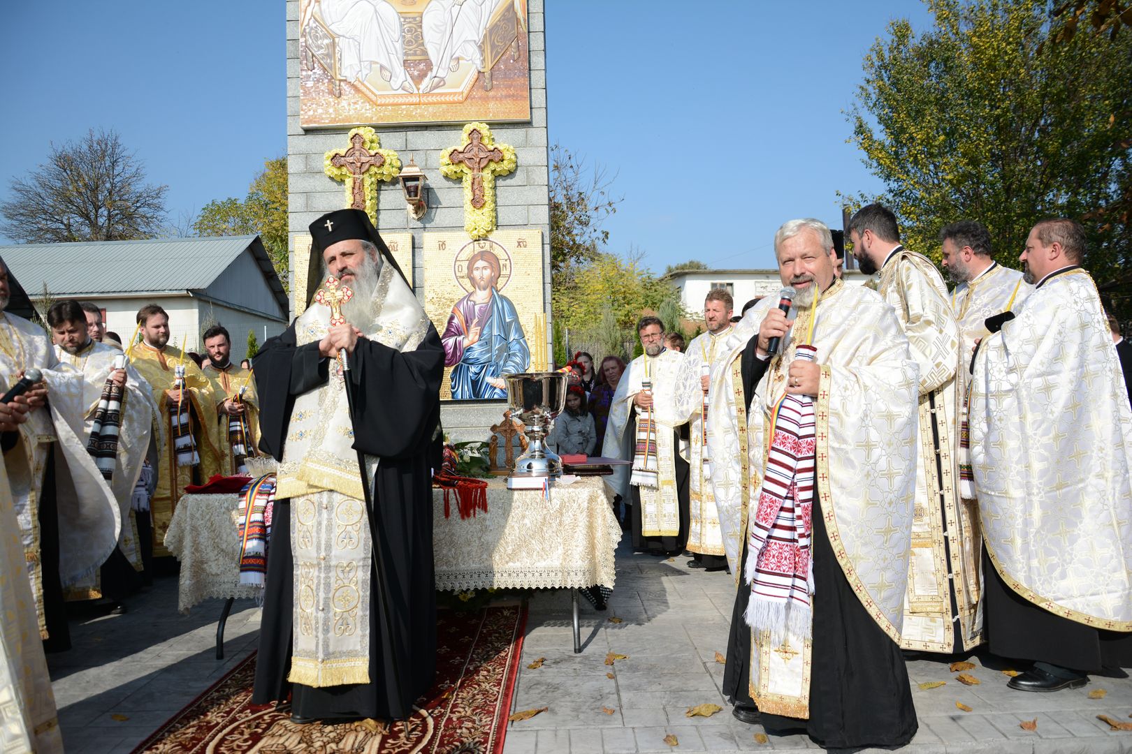foto: Flavius Popa Biserica din Brăești închinată Sfintei Parascheva a fost resfințită