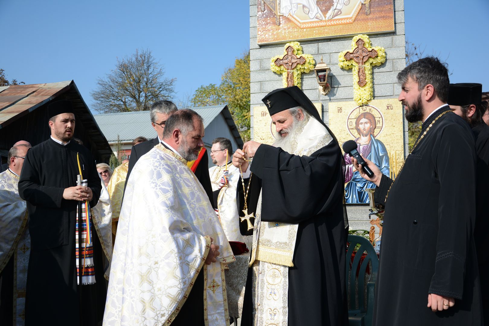 foto: Flavius Popa Biserica din Brăești închinată Sfintei Parascheva a fost resfințită