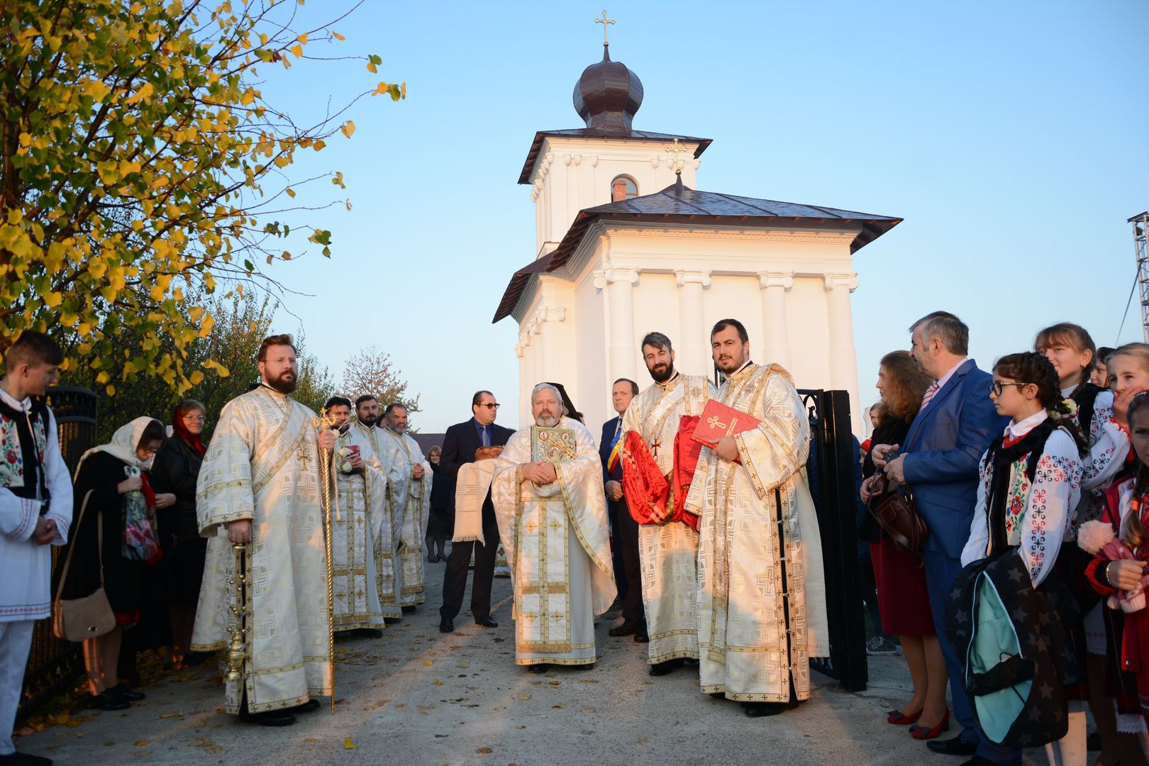 foto: Flavius Popa Biserica din Brăești închinată Sfintei Parascheva a fost resfințită