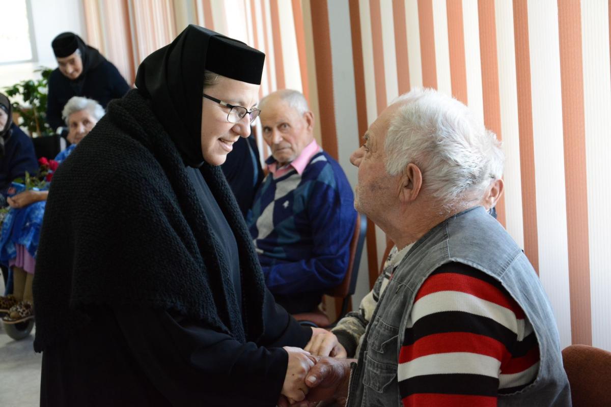 (Video) Ziua internațională a persoanelor vârstnice, pentru prima dată la Centrul „Cuvioasa Nazaria” Văratec