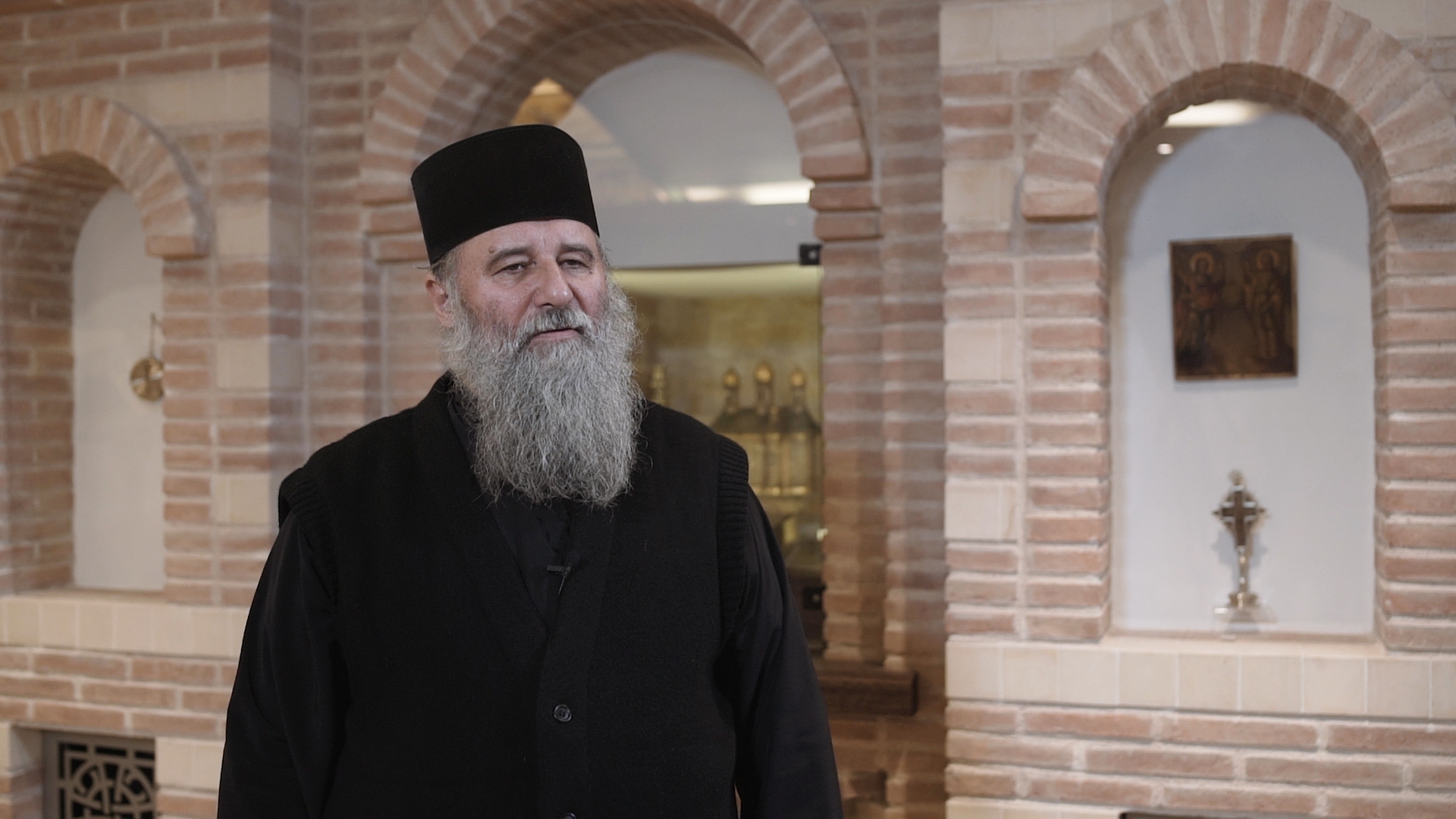 (Video) Arhimandritul Dosoftei Șcheul – Atitudinea creștinului în interiorul bisericii