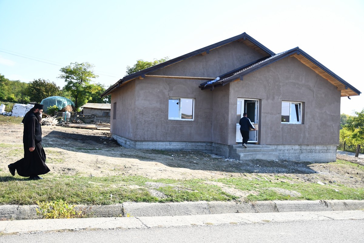 Casa celor zece copii din satul Ion Neculce, aproape de finalizare