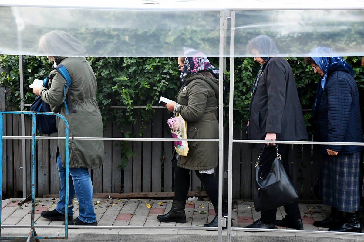 Opt mii de pelerini din Voluntari s-au rugat Sfintei Parascheva