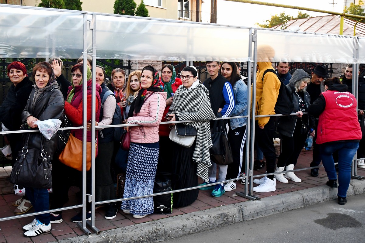 Opt mii de pelerini din Voluntari s-au rugat Sfintei Parascheva