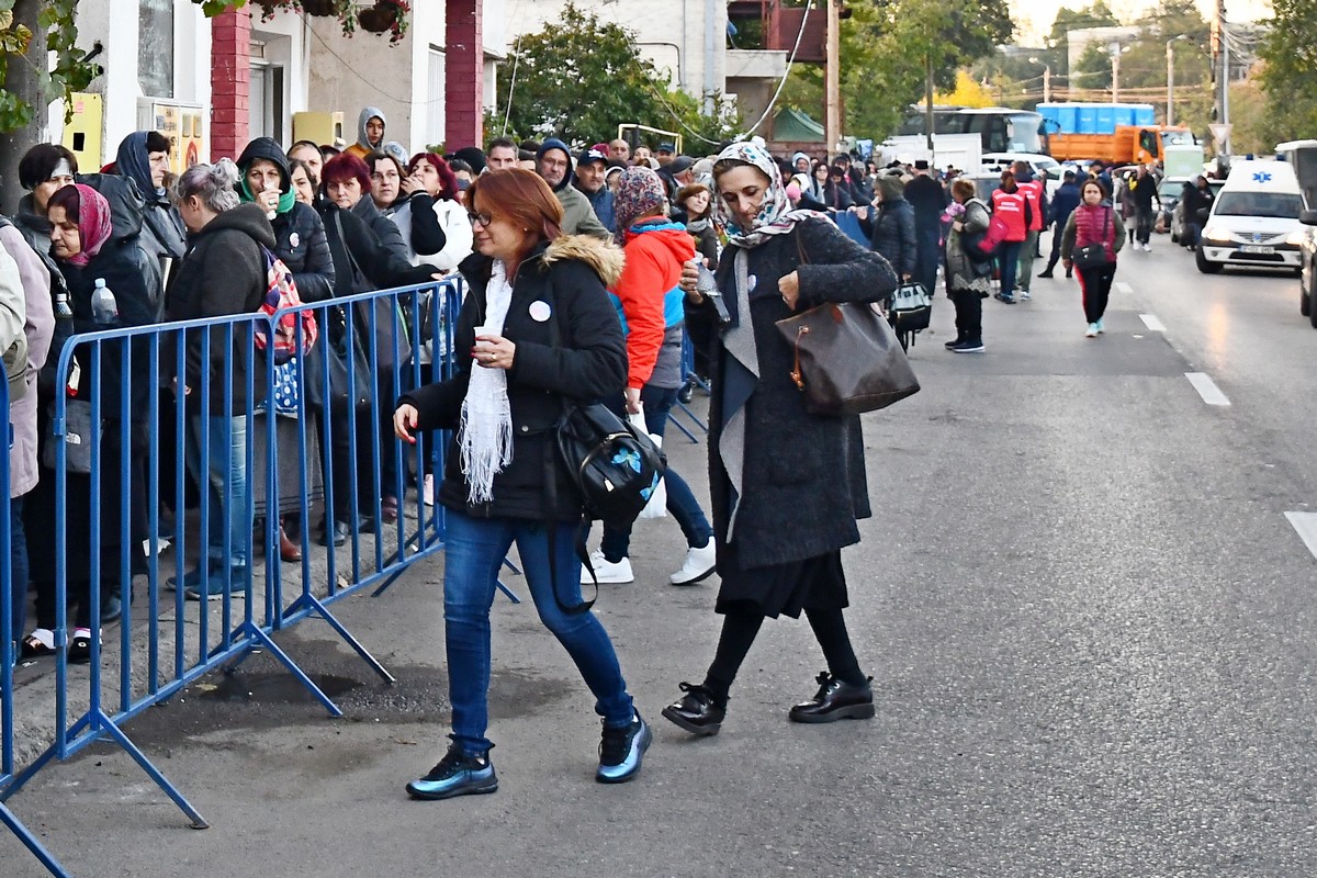 Opt mii de pelerini din Voluntari s-au rugat Sfintei Parascheva