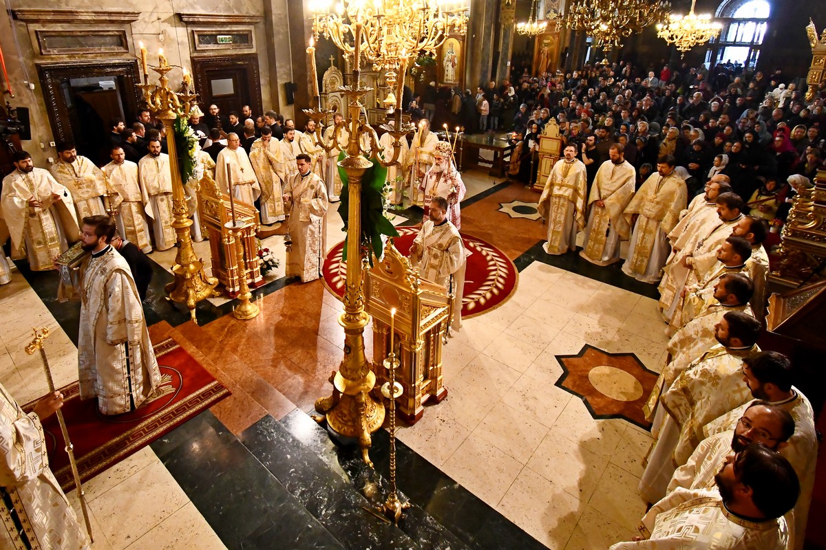 Prima Liturghie arhierească din programul sărbătorii Sfintei Parascheva