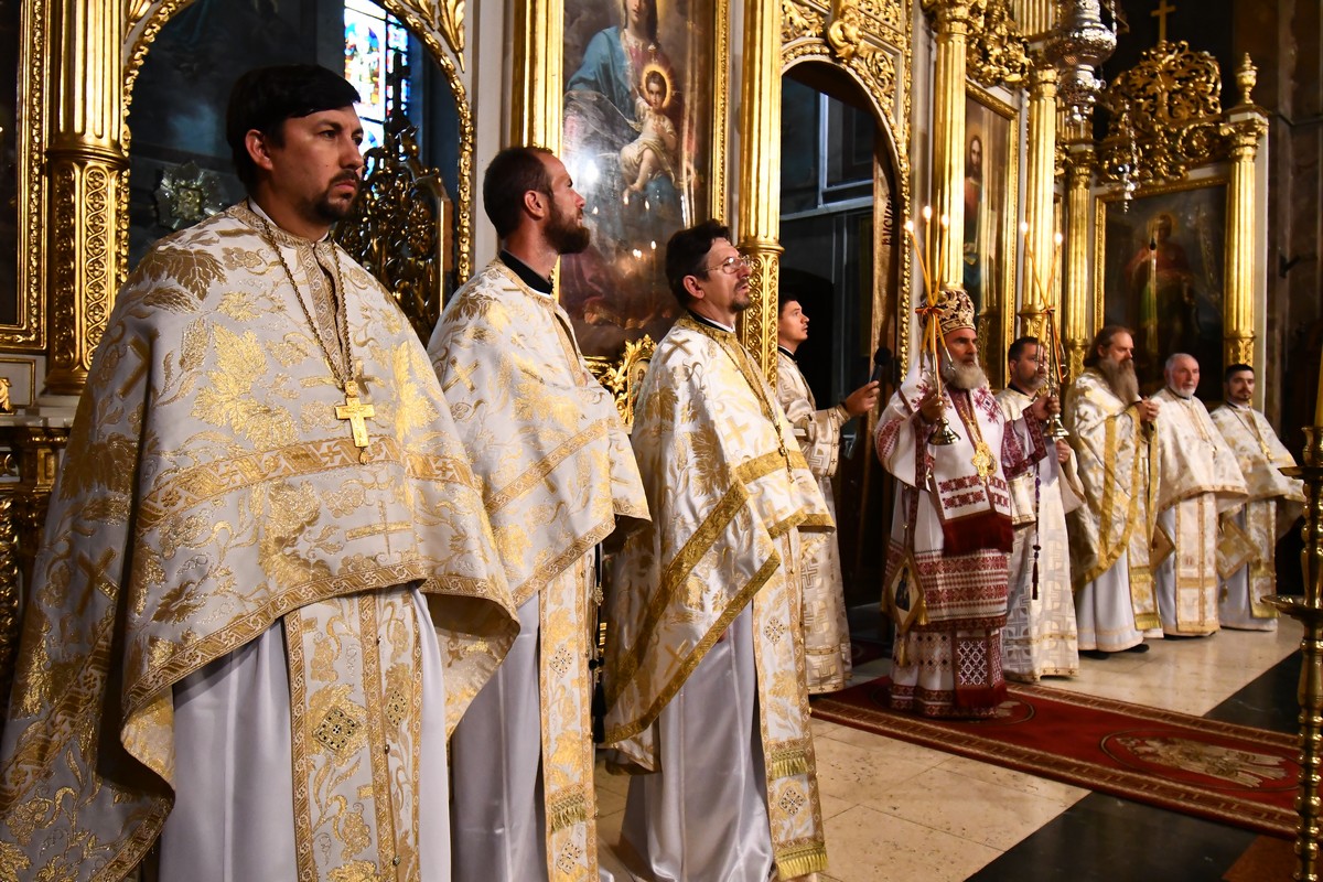 Foto: Constantin Ciofu Preoţii din Mitropolia Basarabiei s-au rugat în Catedrala Mitropolitană din Iaşi