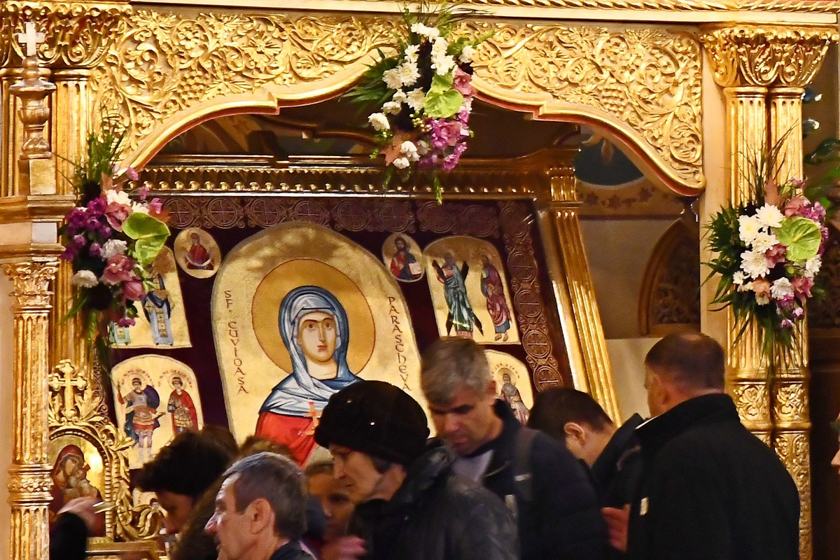 Daruri pentru Sfânta Parascheva, în semn de mulţumire