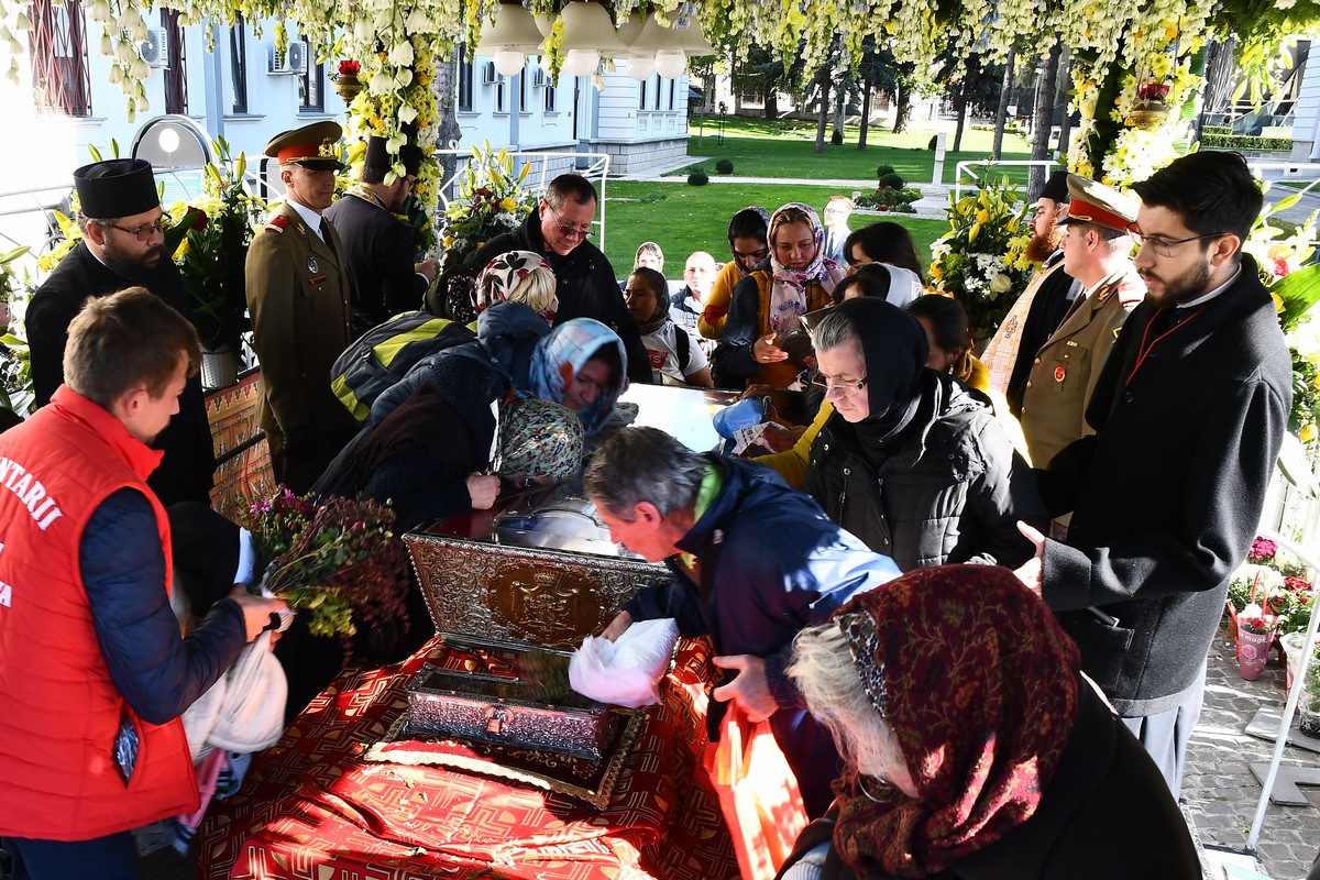 Credinţă şi dragoste neîncetată la rândul Sfintei Parascheva