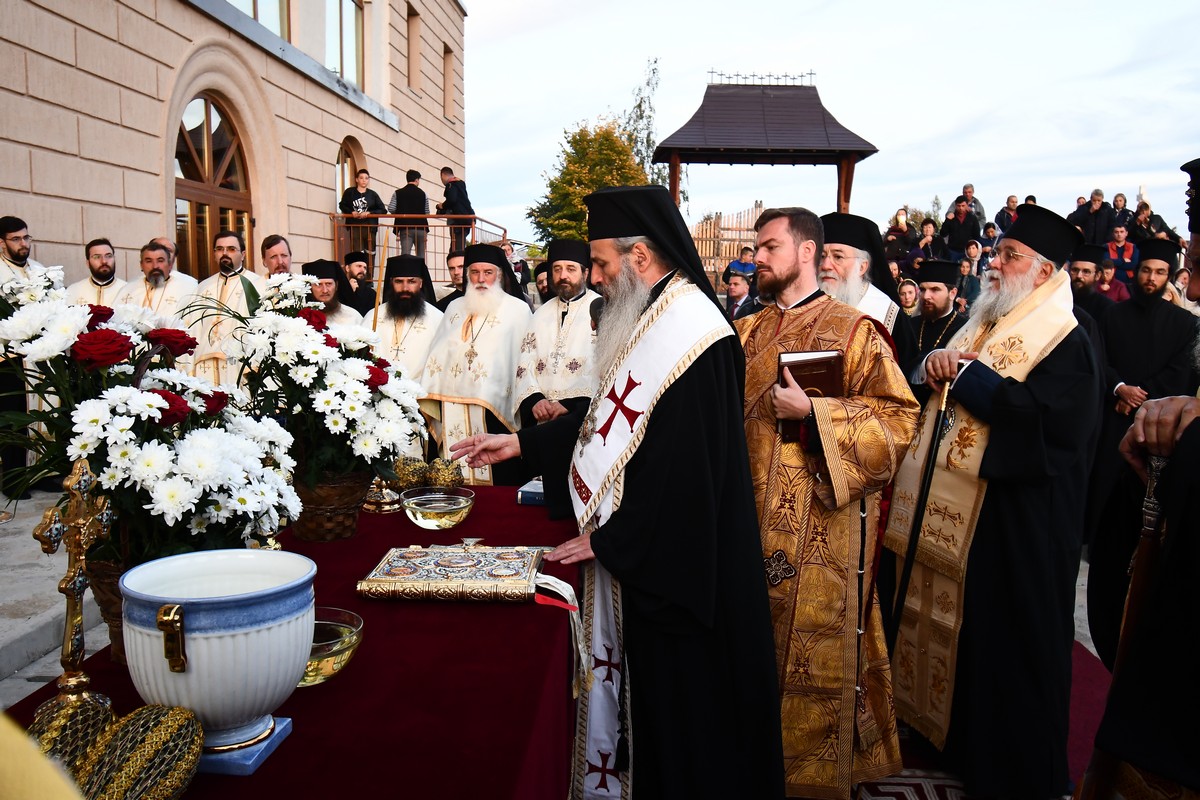Foto: Constantin Ciofu Așezământul „Sfântul Ierarh Iosif cel Milostiv” al Mănăstirii Hadâmbu a fost sfințit