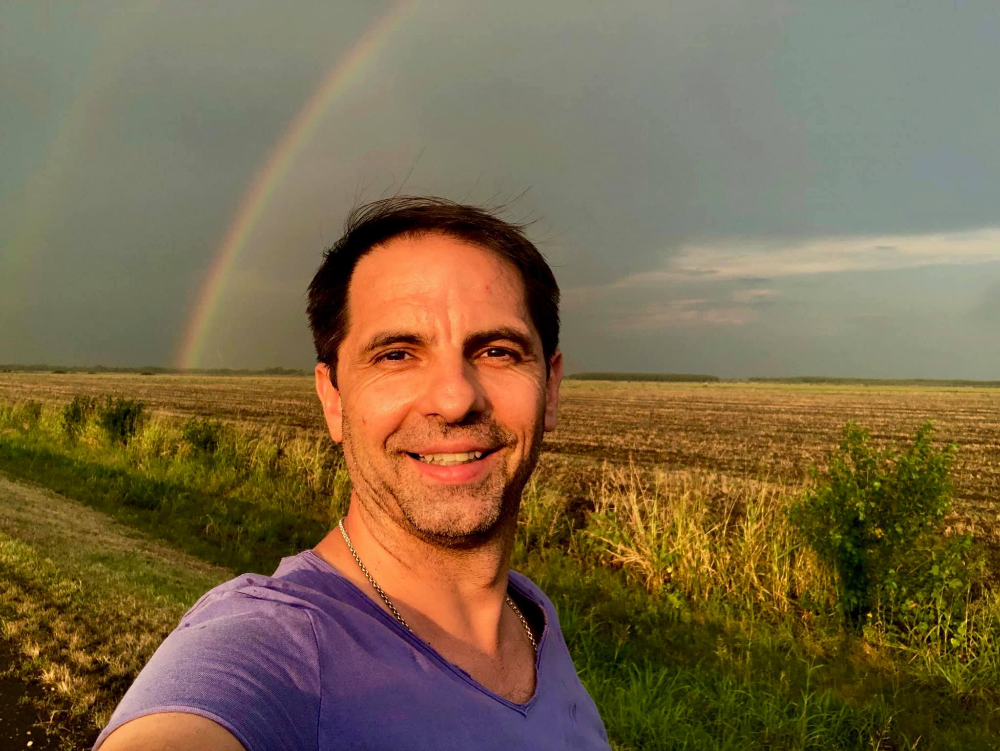 Dan Negru, despre sărbătoarea Sfintei Parascheva: „Degeaba întâlnești un om mereu în timpul anului, dacă nu-i duci flori chiar de ziua lui”