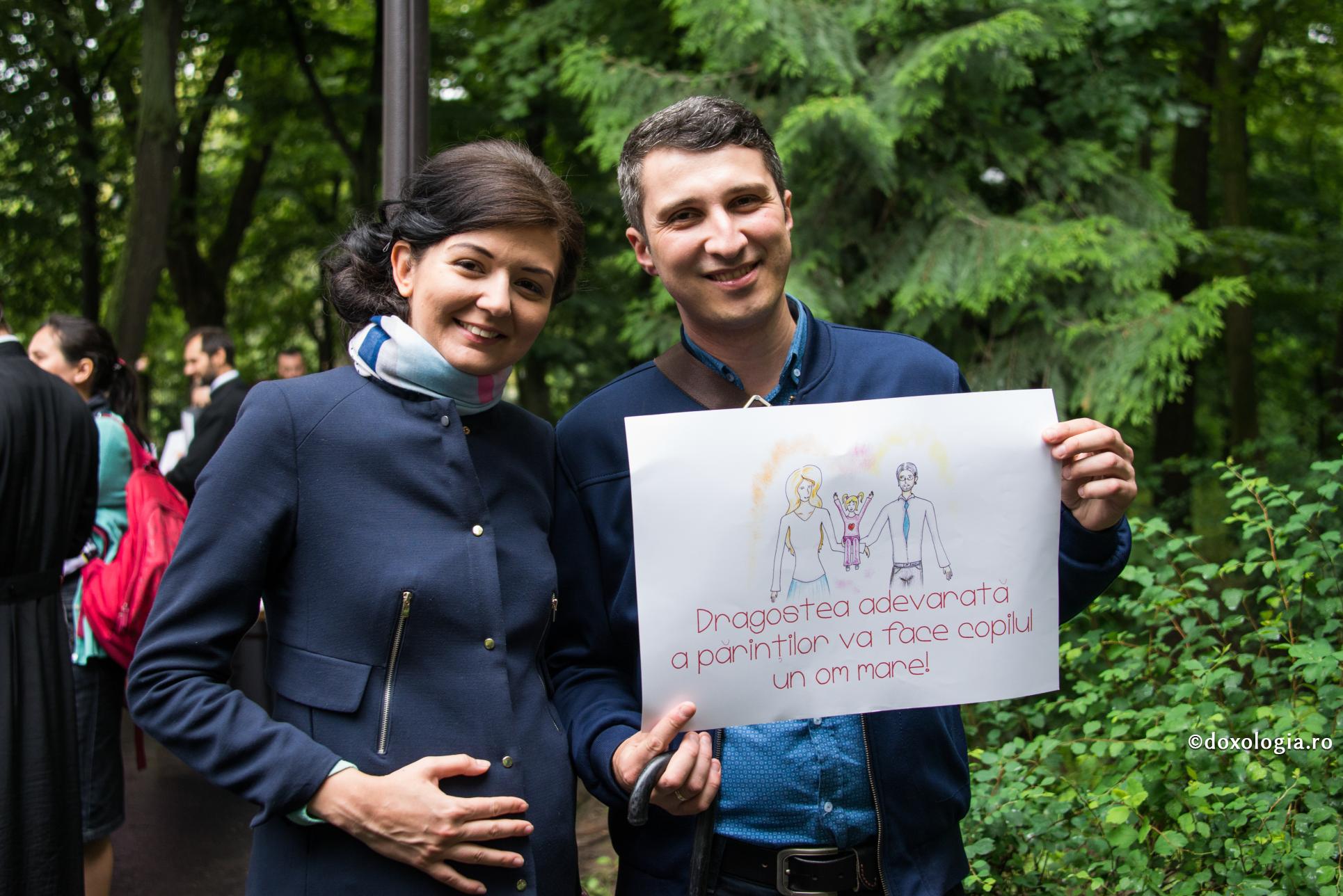 De ce familia este numită „o mică Biserică”? / Foto: Oana Nechifor familie