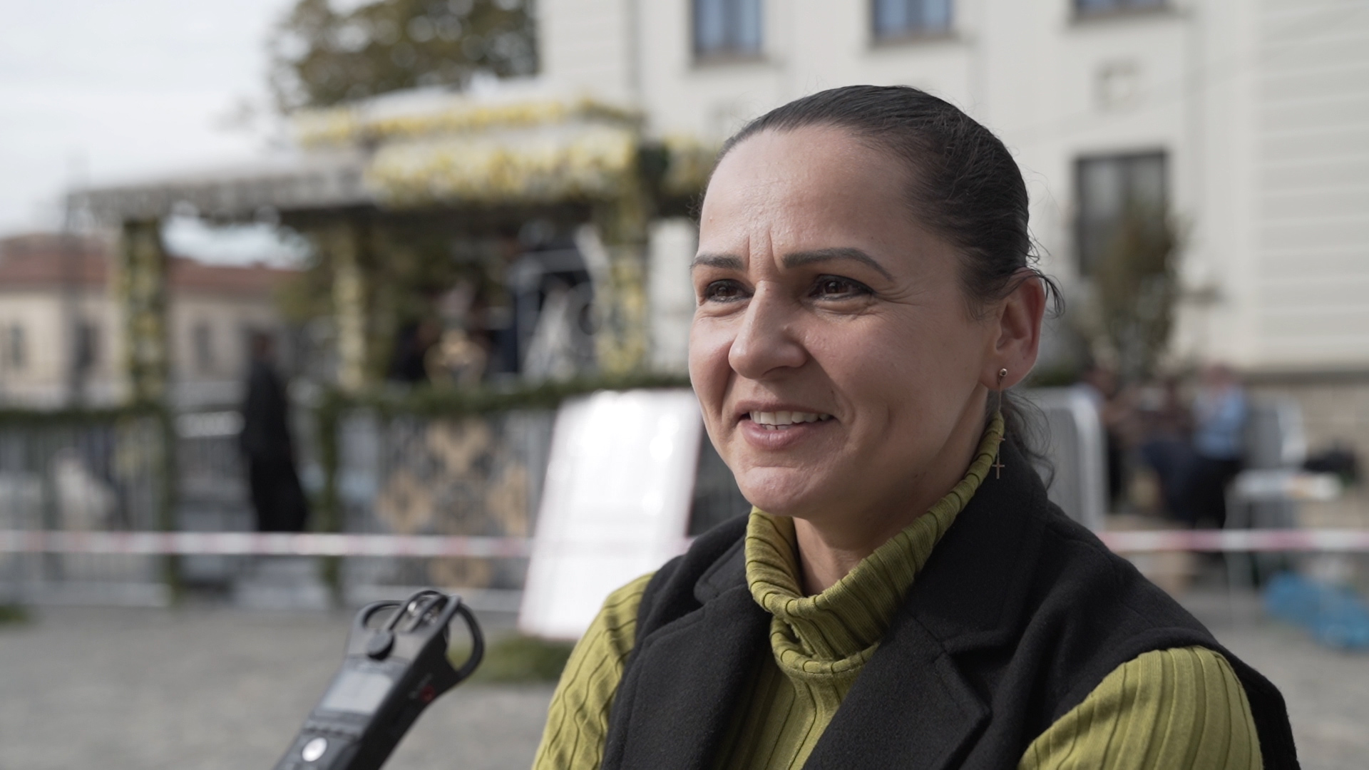 (Video) „Când toată lumea e fericită, înseamnă că acea îmbinare de culori și de flori îi place Sfintei Parascheva”