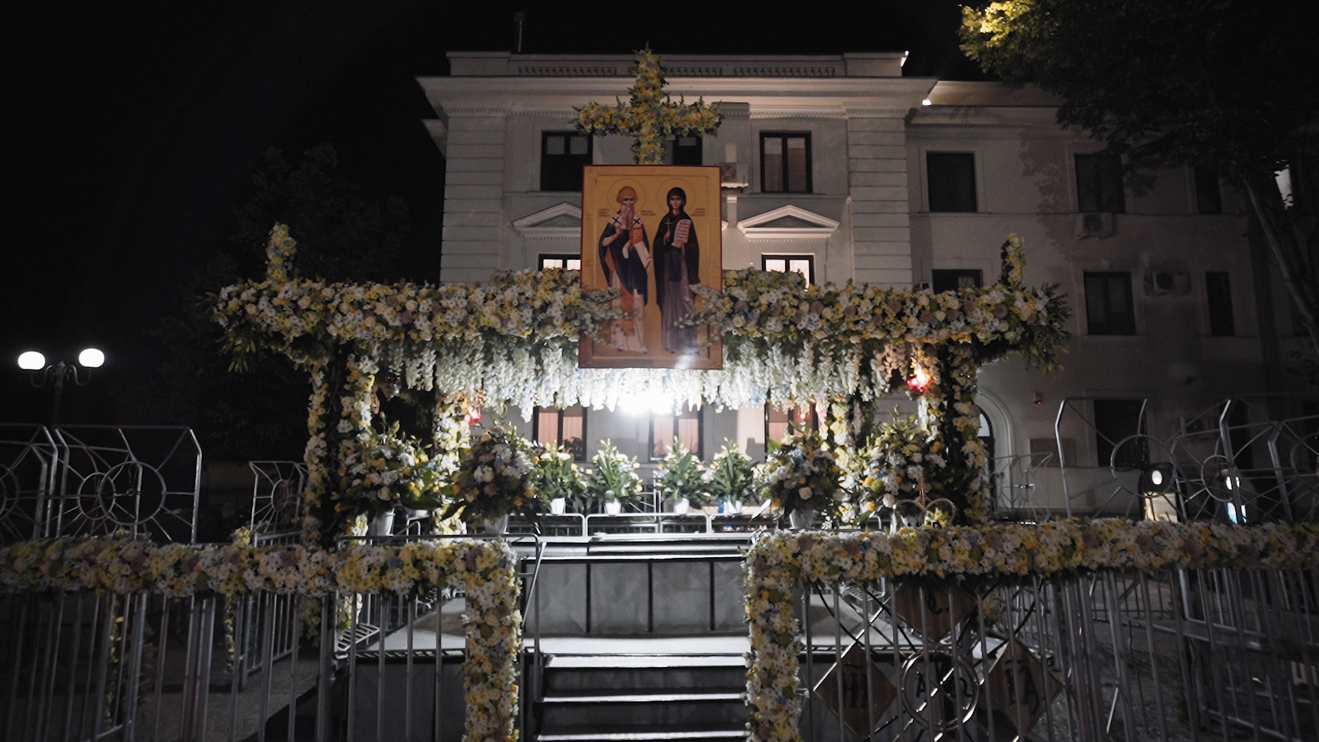 (Timelapse) Împodobirea baldachinului Sfintei Cuvioase Parascheva 2019