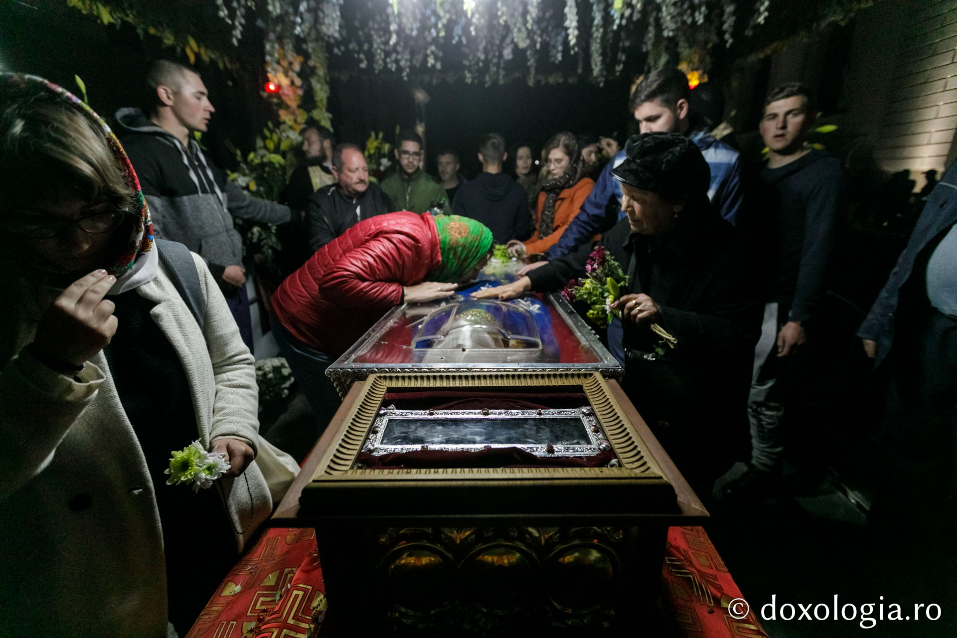 Sfânta Parascheva a fost așezată înapoi în Catedrala Mitropolitană