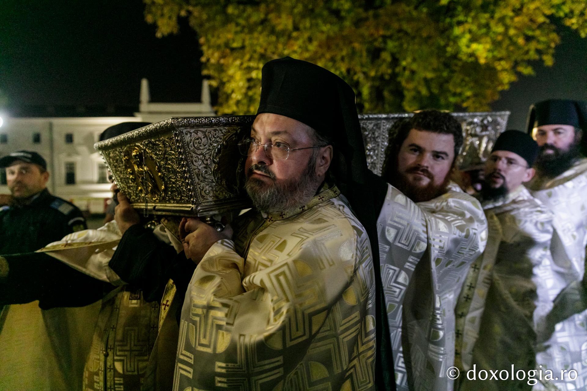 Sfânta Parascheva a fost așezată înapoi în Catedrala Mitropolitană