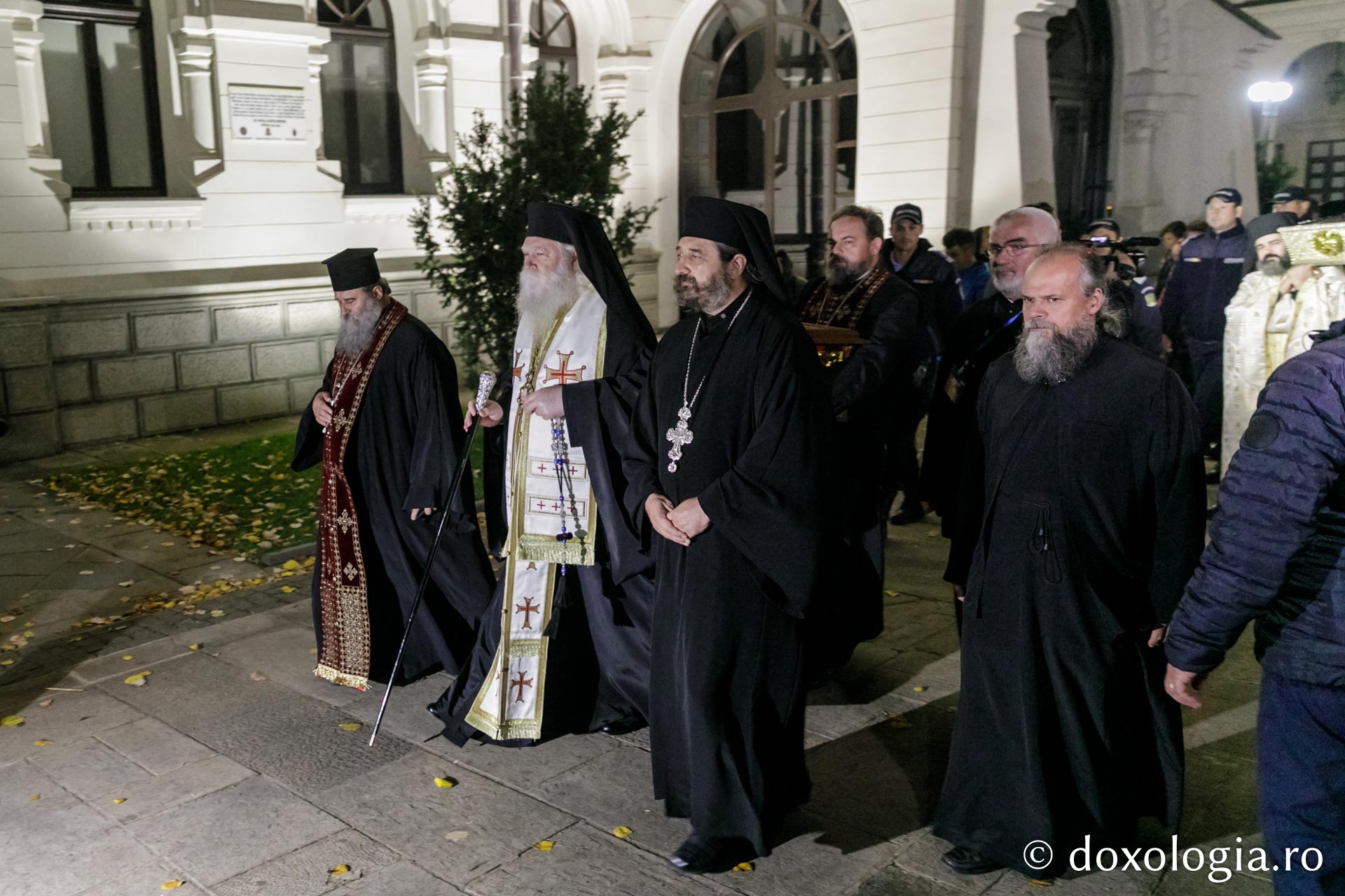 Sfânta Parascheva a fost așezată înapoi în Catedrala Mitropolitană