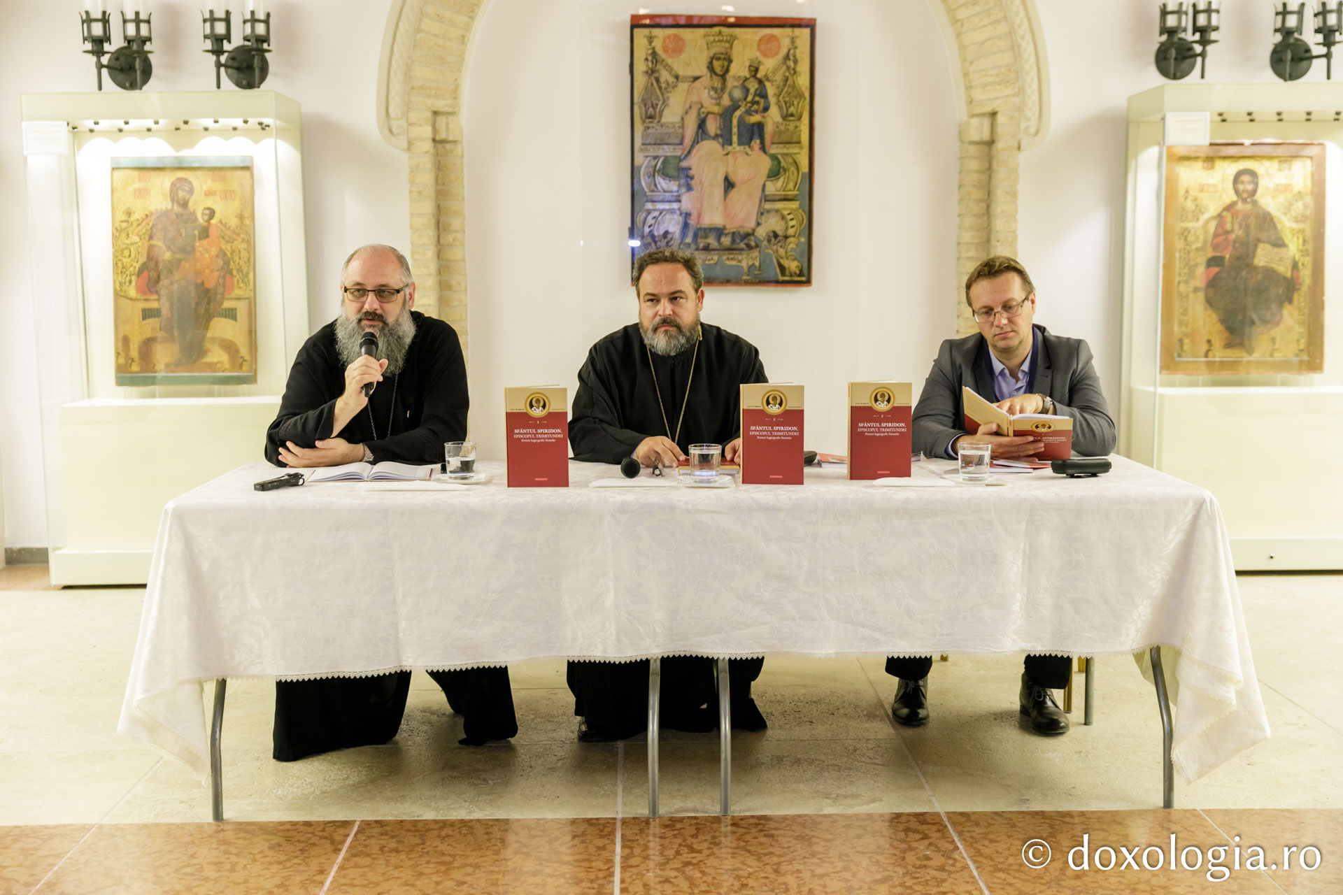 Foto: pr. Silviu Cluci Lansare de carte în cinstea Sfântului Ierarh Spiridon